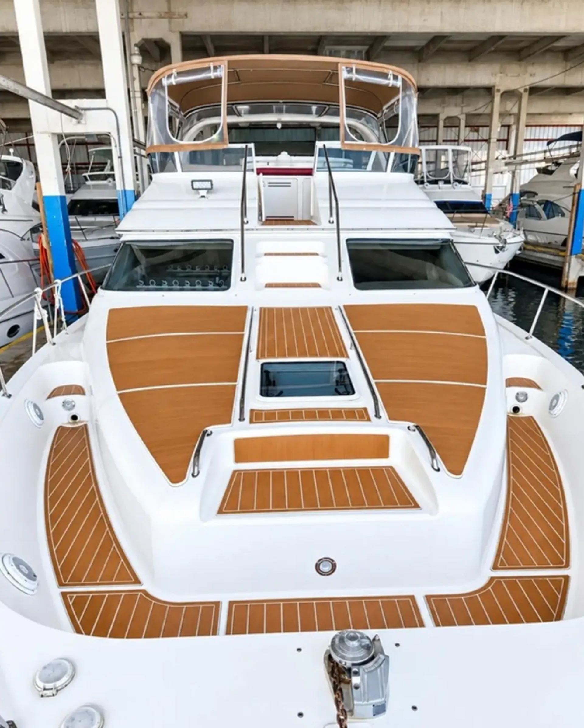 47ft Luxury Flybridge Yacht | Miami, FL | 12 Guests | 2 Free Jet Skis