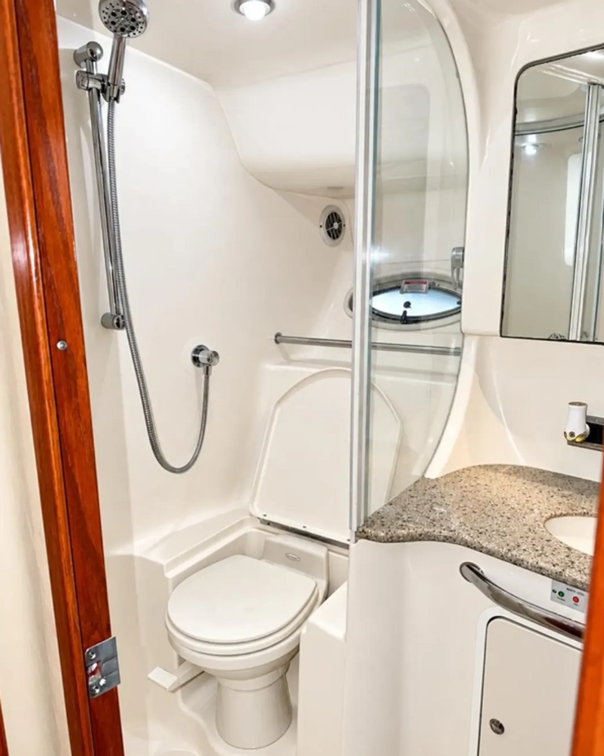 47ft Luxury Flybridge Yacht | Miami, FL | 12 Guests | 2 Free Jet Skis