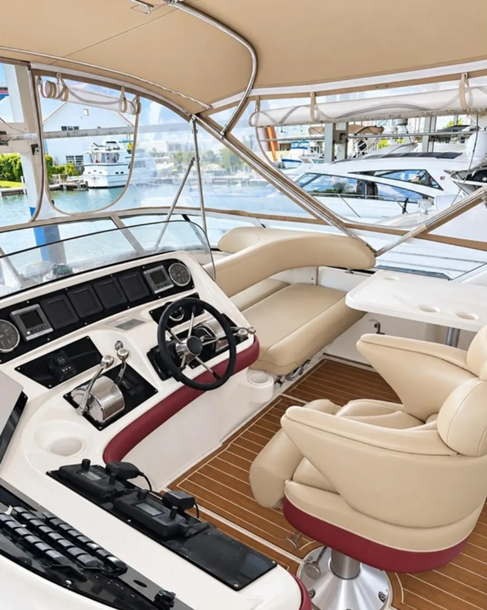 47ft Luxury Flybridge Yacht | Miami, FL | 12 Guests | 2 Free Jet Skis