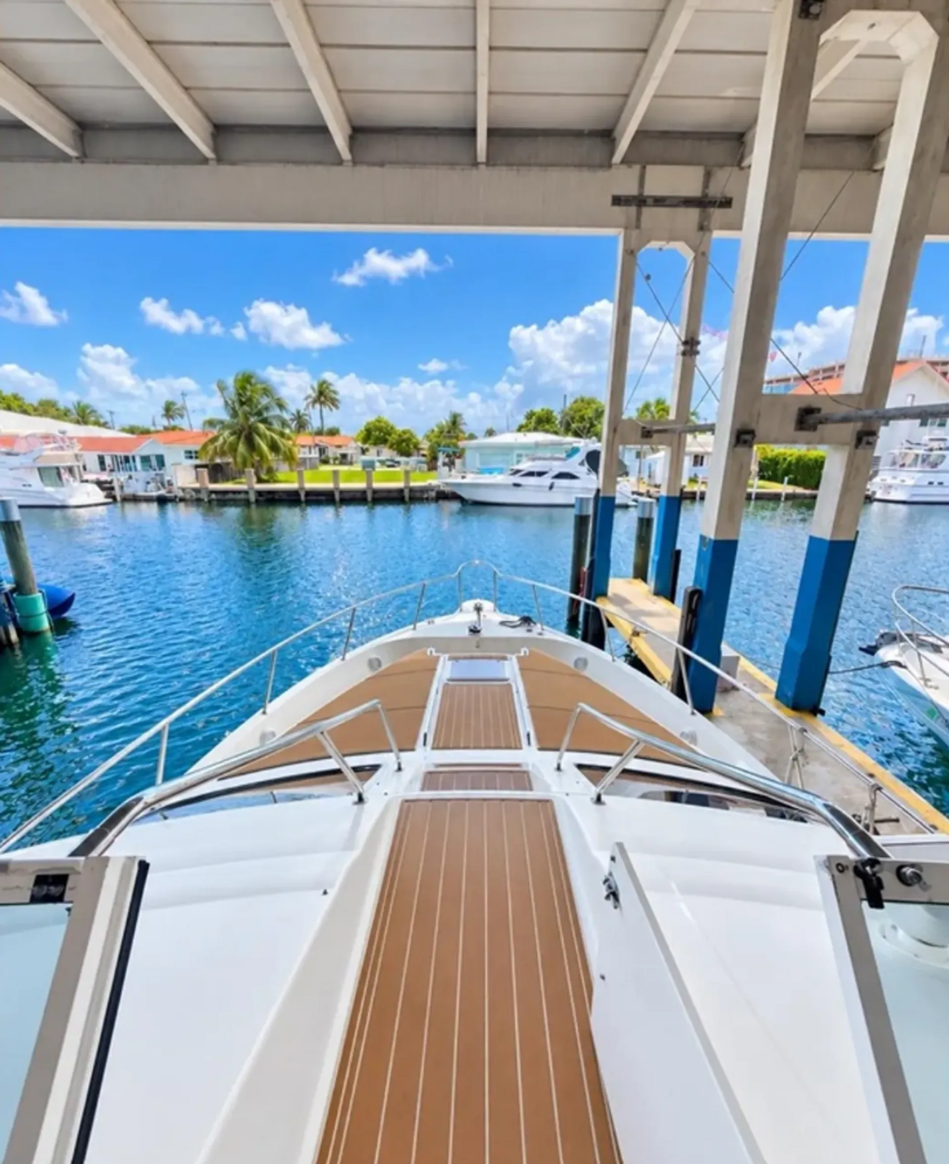 47ft Luxury Flybridge Yacht | Miami, FL | 12 Guests | 2 Free Jet Skis