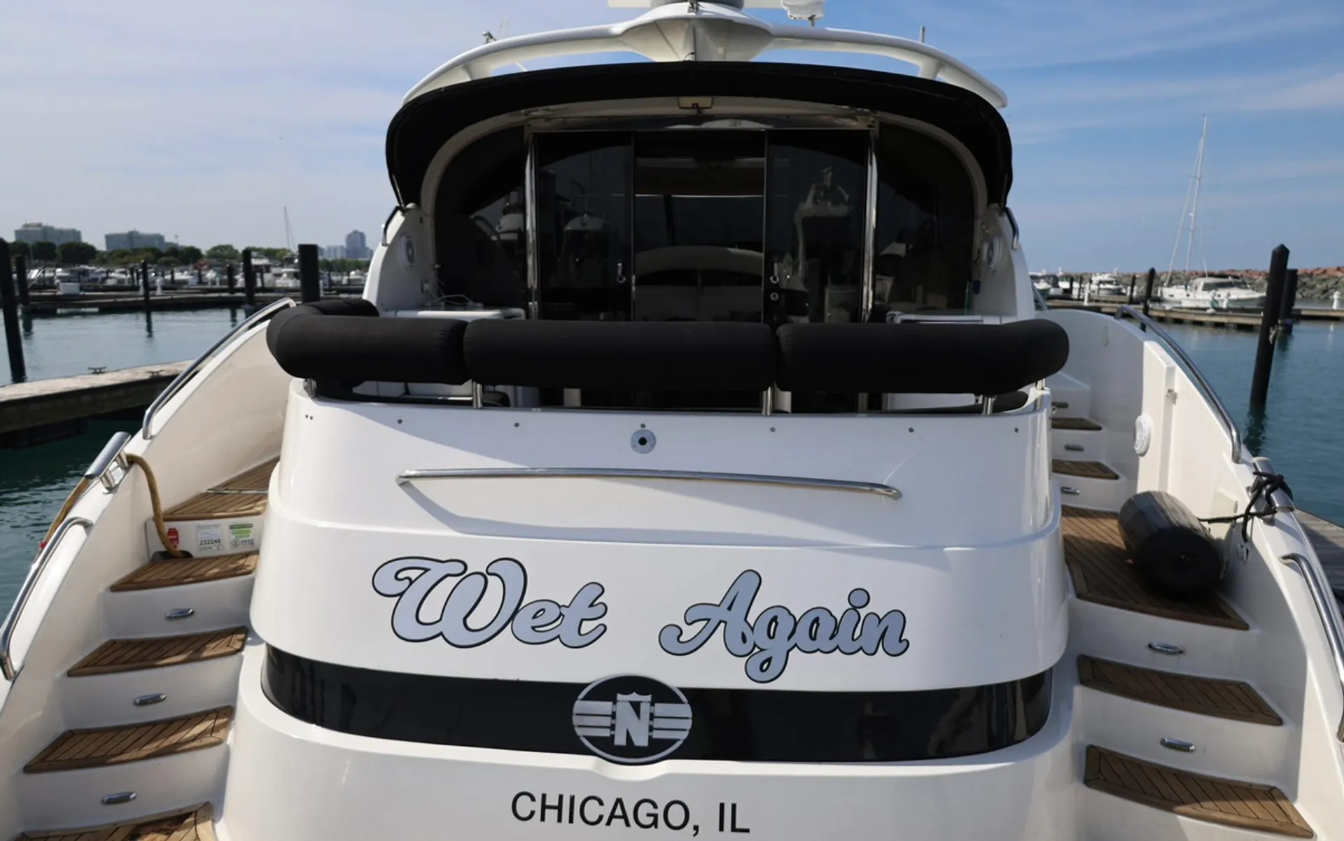54ft Neptunus Express Cruiser Yacht - Chicago Yacht Experience 