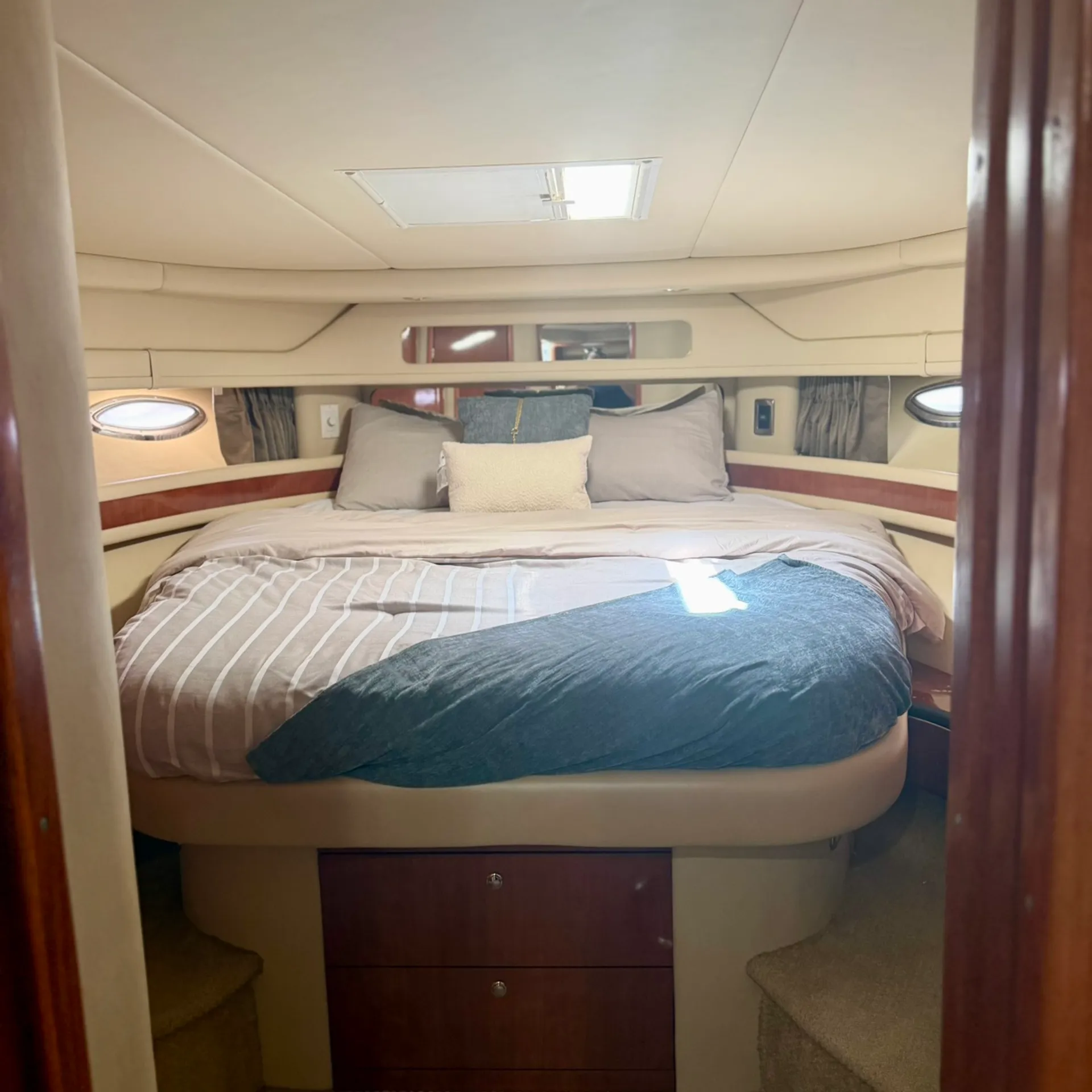 Luxury 54ft Sea Ray Sundancer: Free Jetski Promotion & Additional Hour