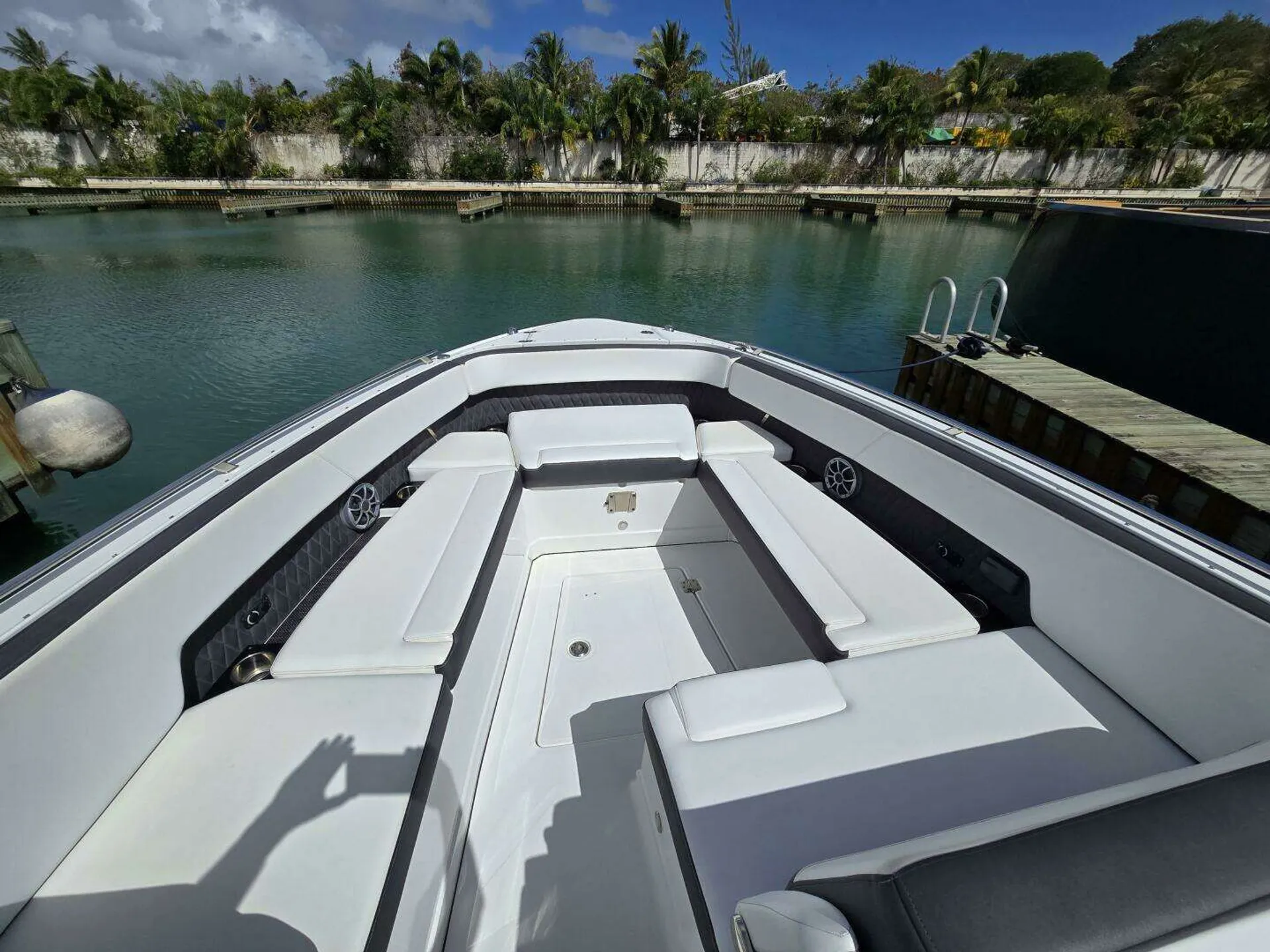 MONTEREY BOATS 378SE in New York, NY — photo 6