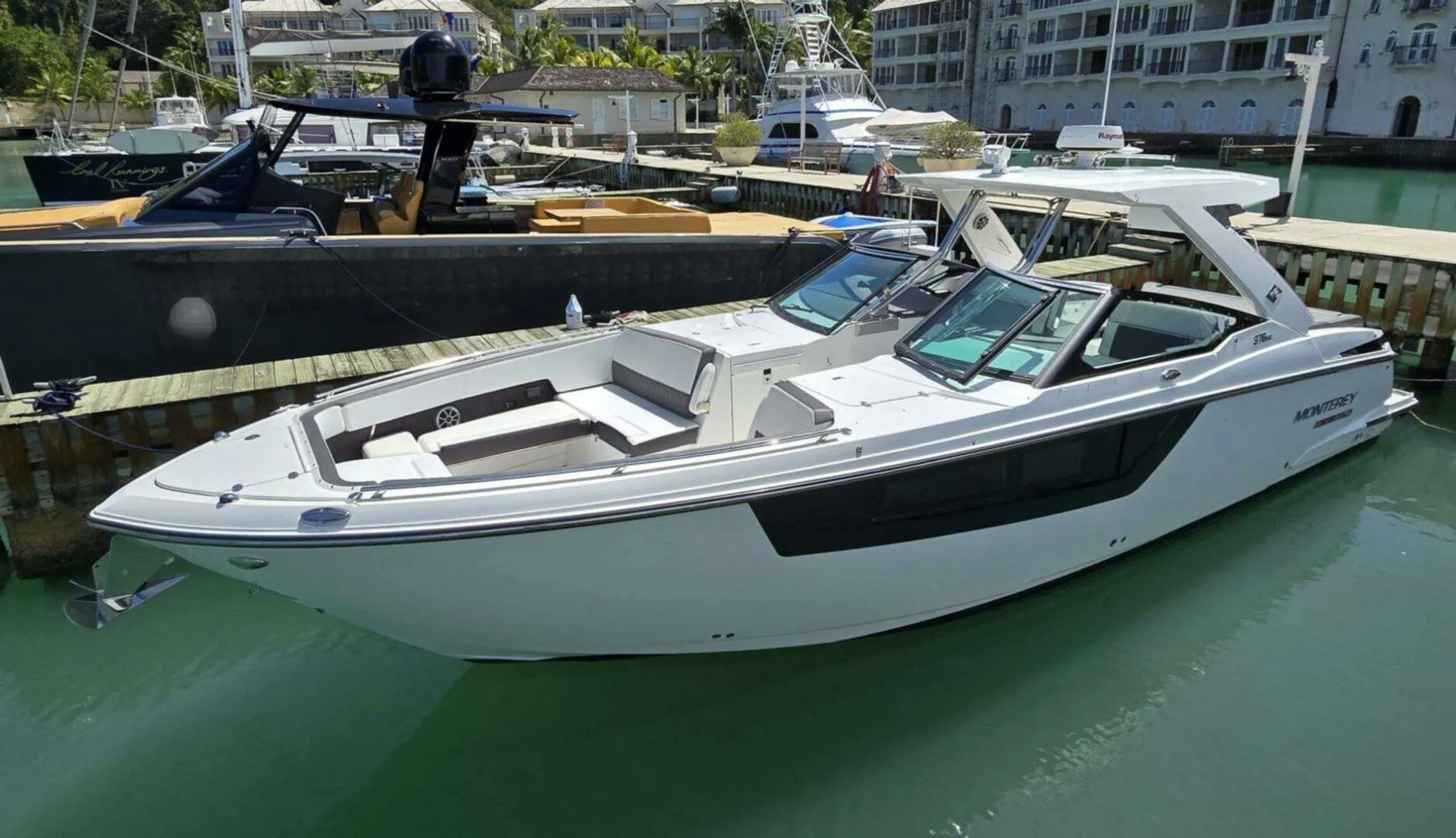 MONTEREY BOATS 378SE in New York, NY — photo 2