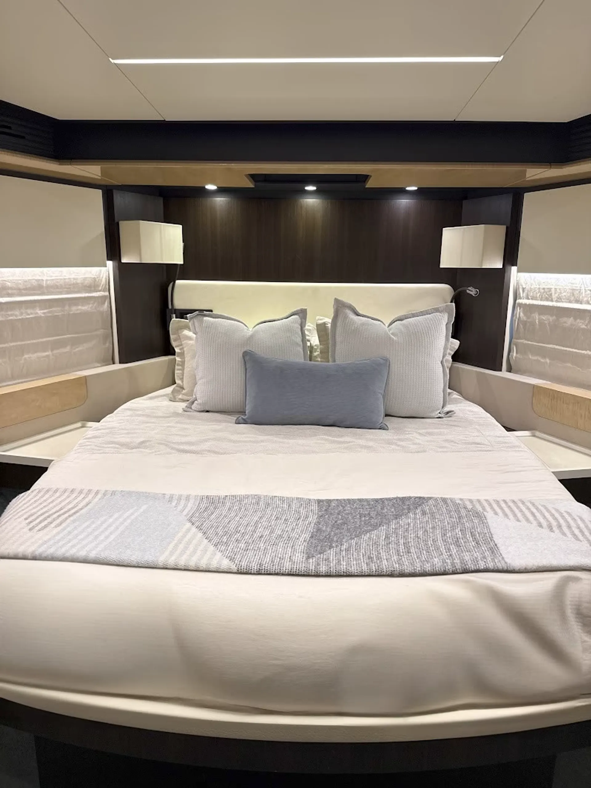 Azimut 68 fly in Miami, FL — photo 5