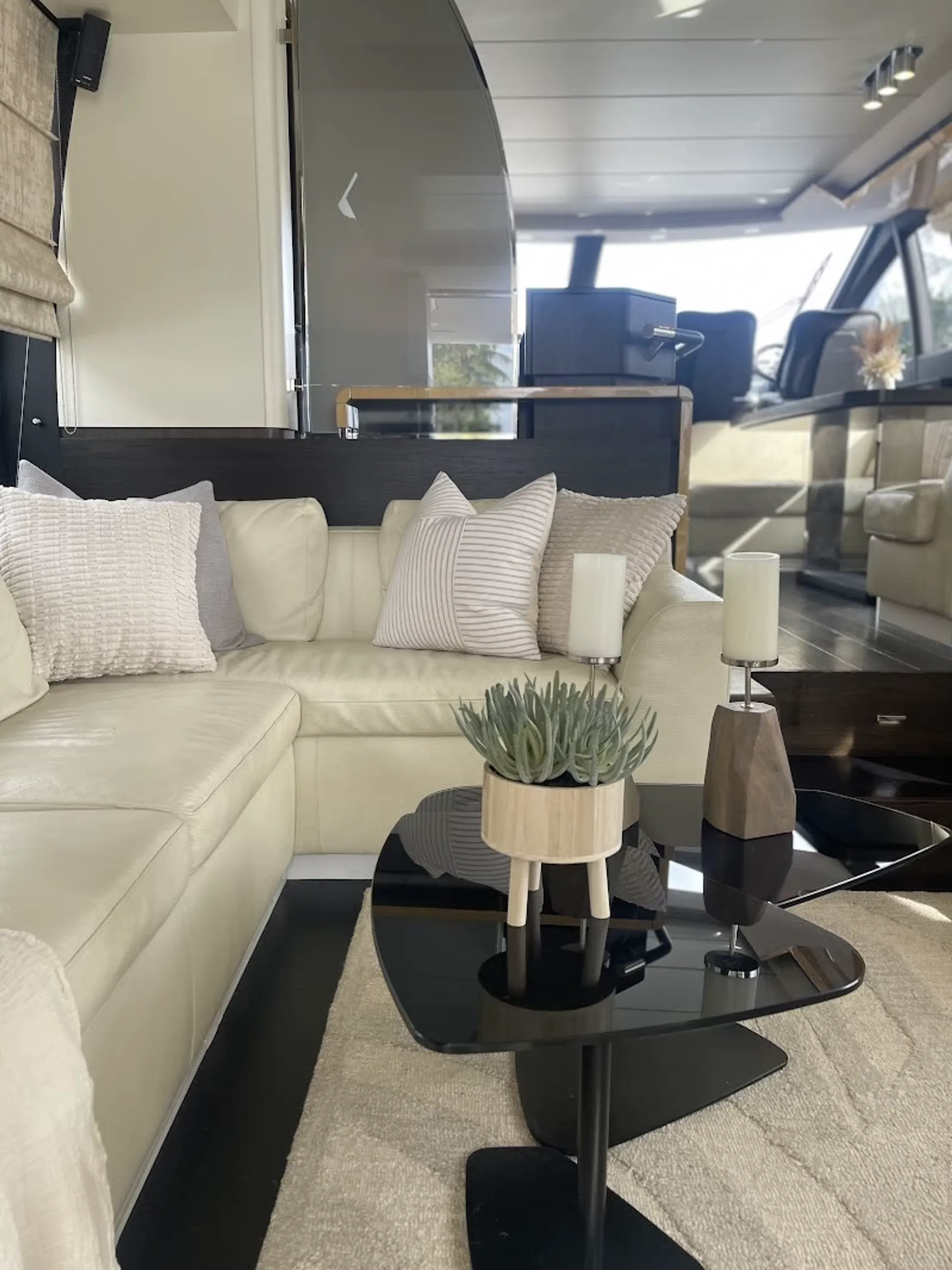 Azimut 68 fly in Miami, FL — photo 7