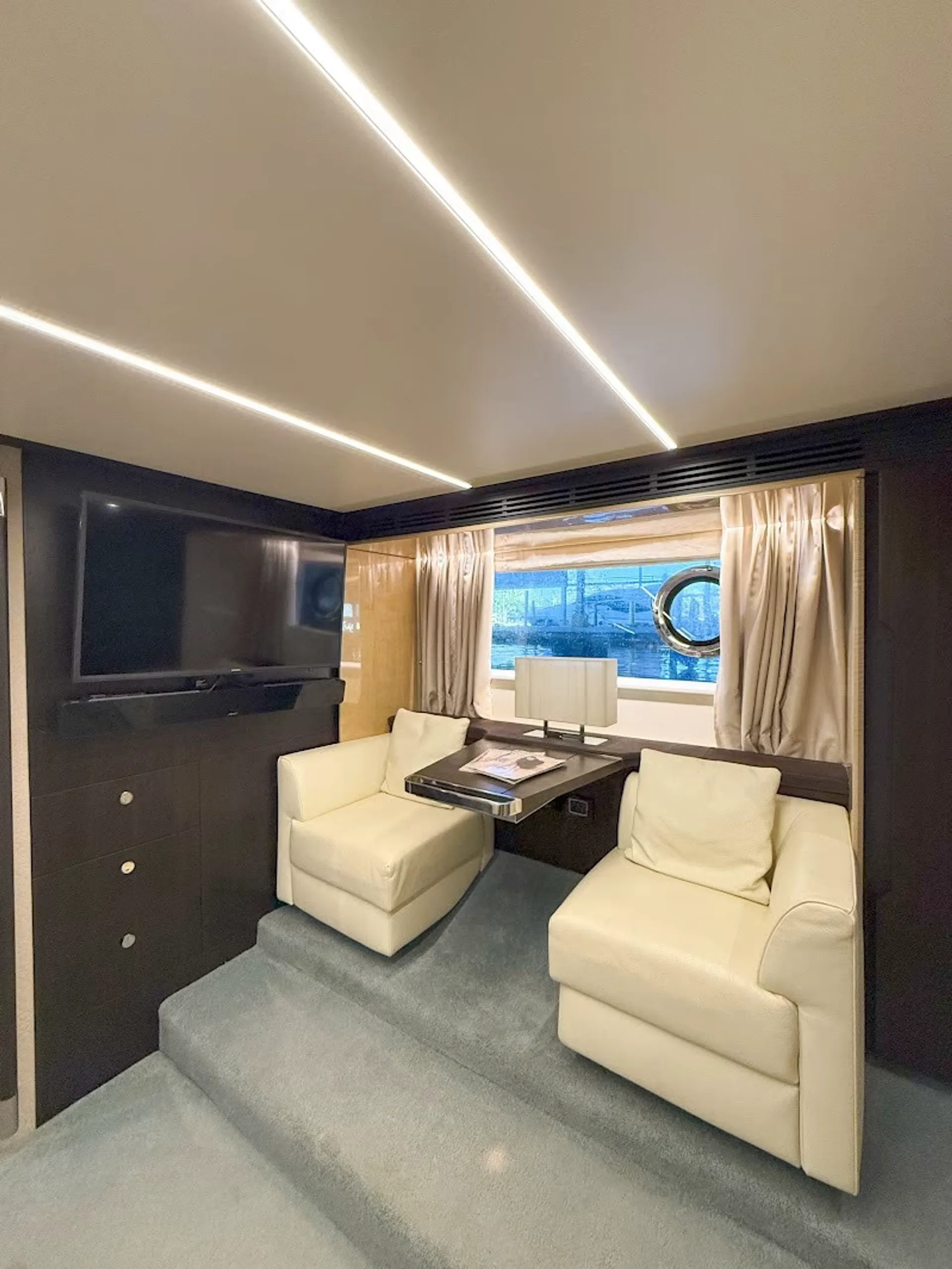Azimut 68 fly in Miami, FL — photo 9