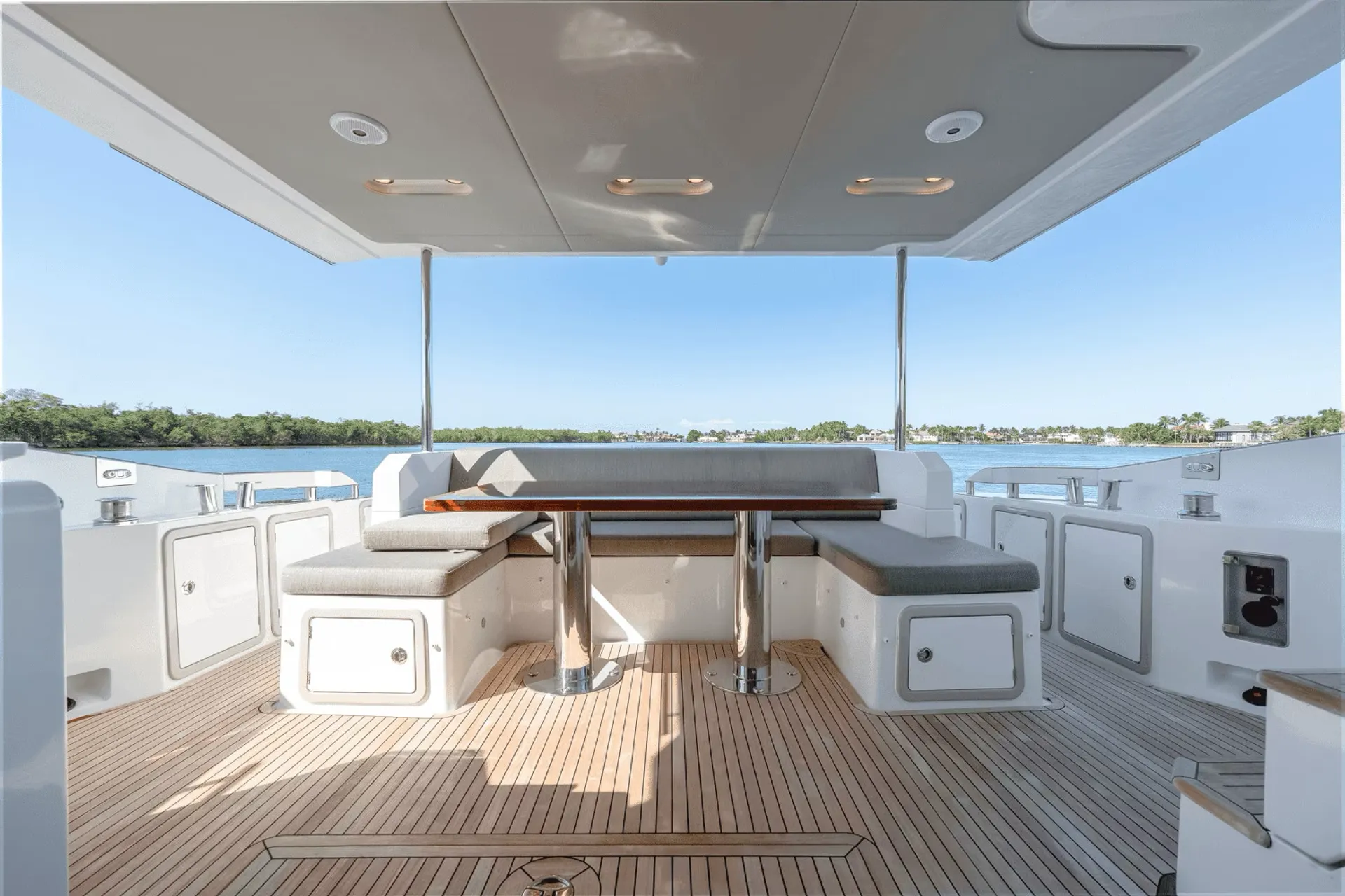Azimut 68 fly in Miami, FL — photo 4