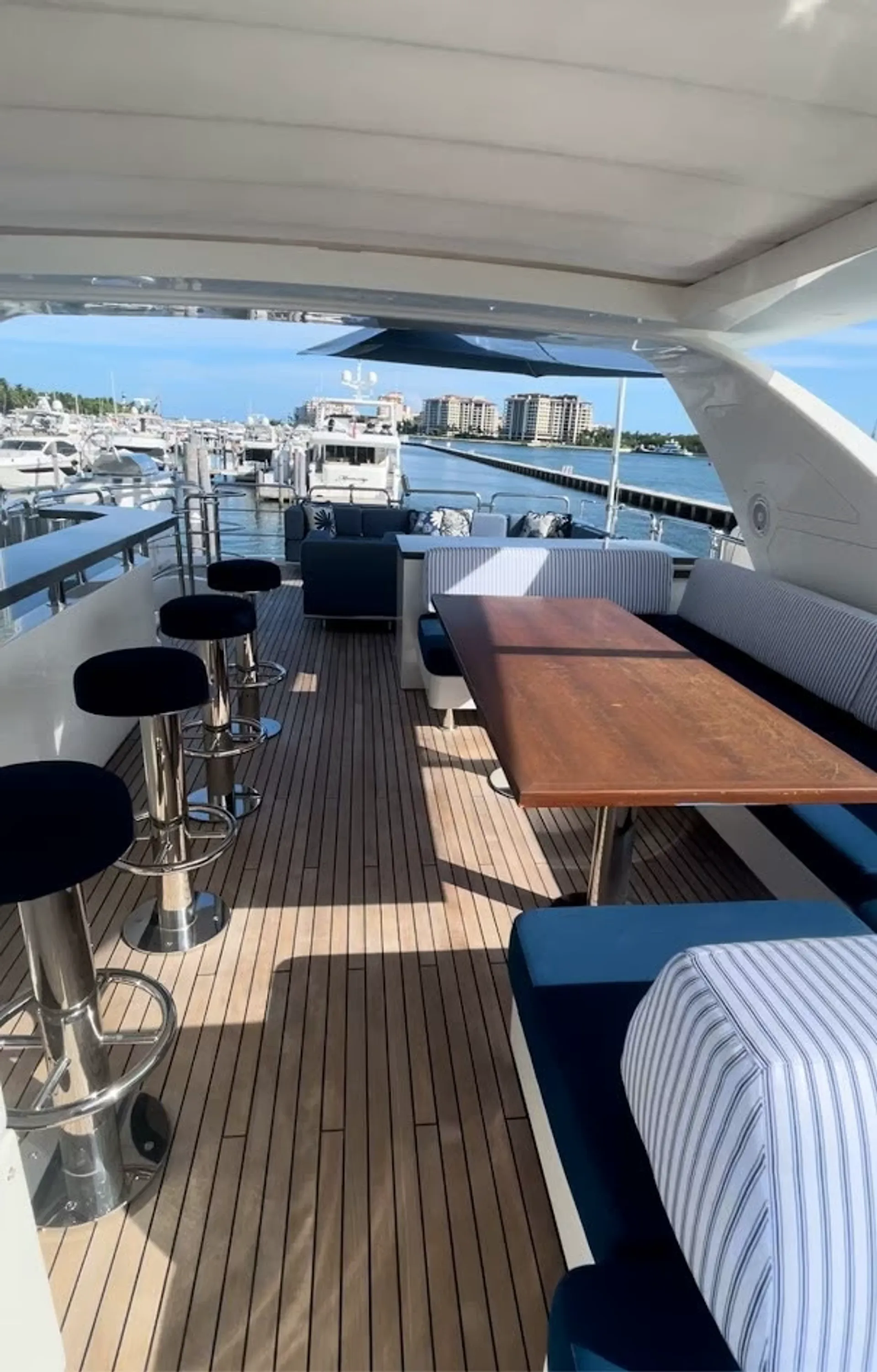 Azimut 88 in Miami, FL — photo 3