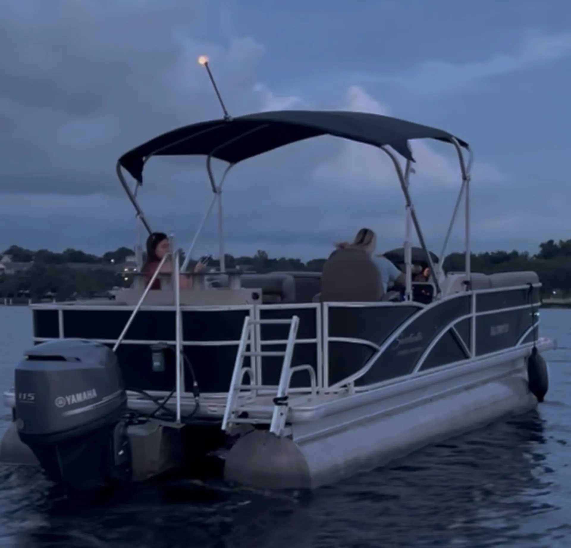 Clermont FL Chain of Lakes 24ft pontoon boat  that fits 13 passengers!