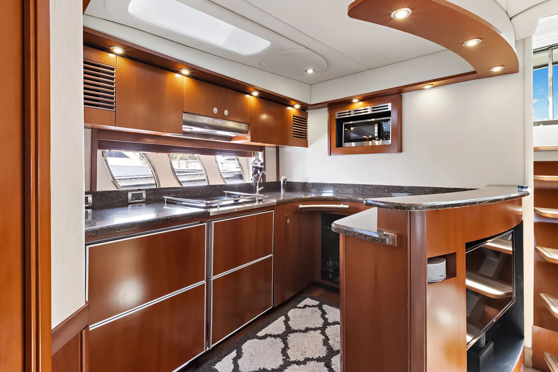Sea Ray Boats 60 Sundancer in Key West, FL — photo 8