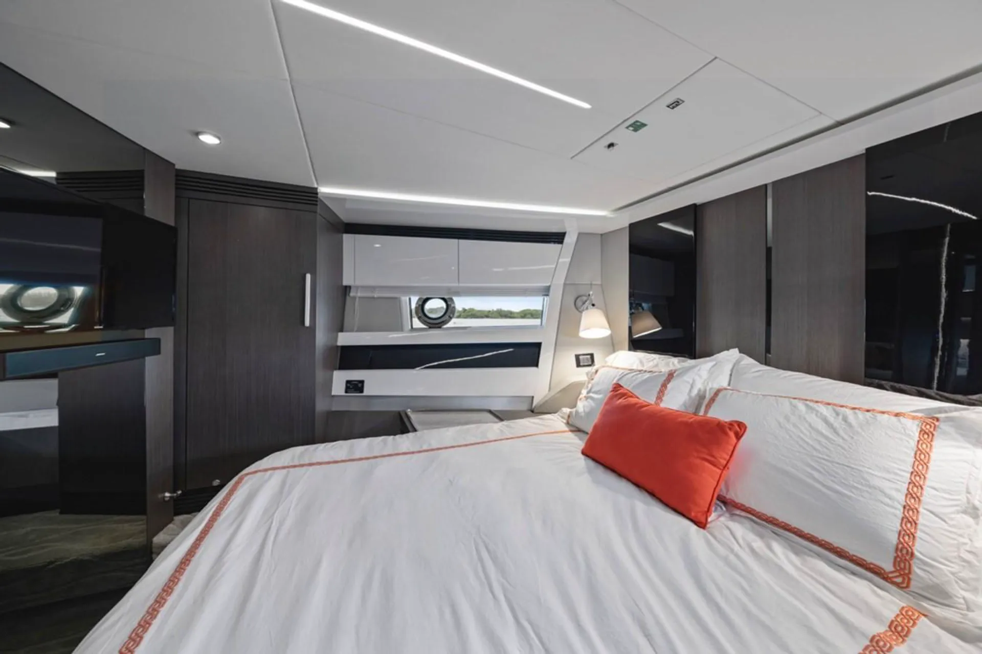 Azimut S7 Sport Yacht in North Bay Village, FL — photo 2