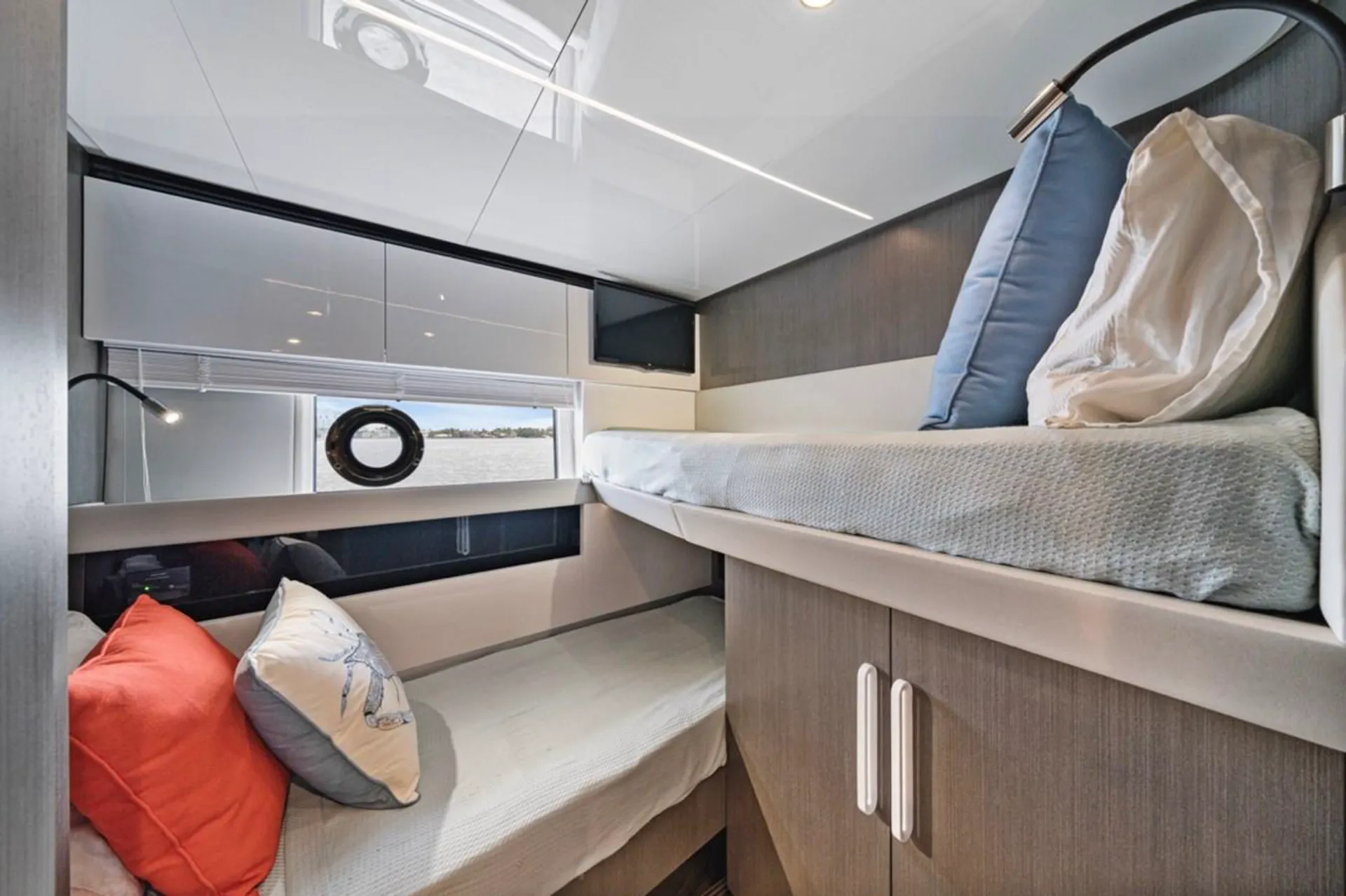 Azimut S7 Sport Yacht in North Bay Village, FL — photo 8