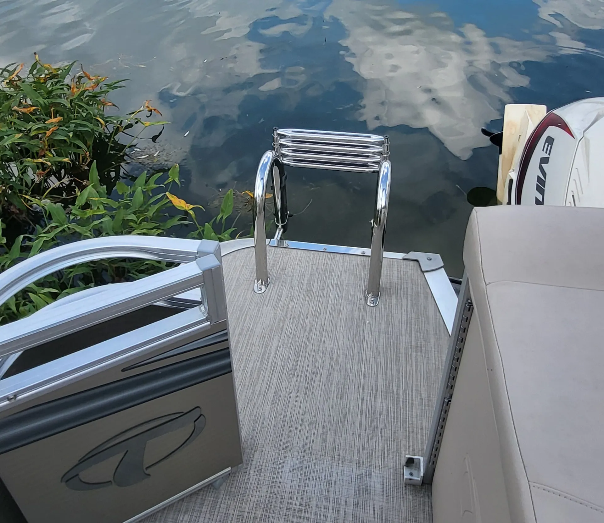 TAHOE PONTOONS 20' LTZ CRUISE in Lowell, MI — photo 3