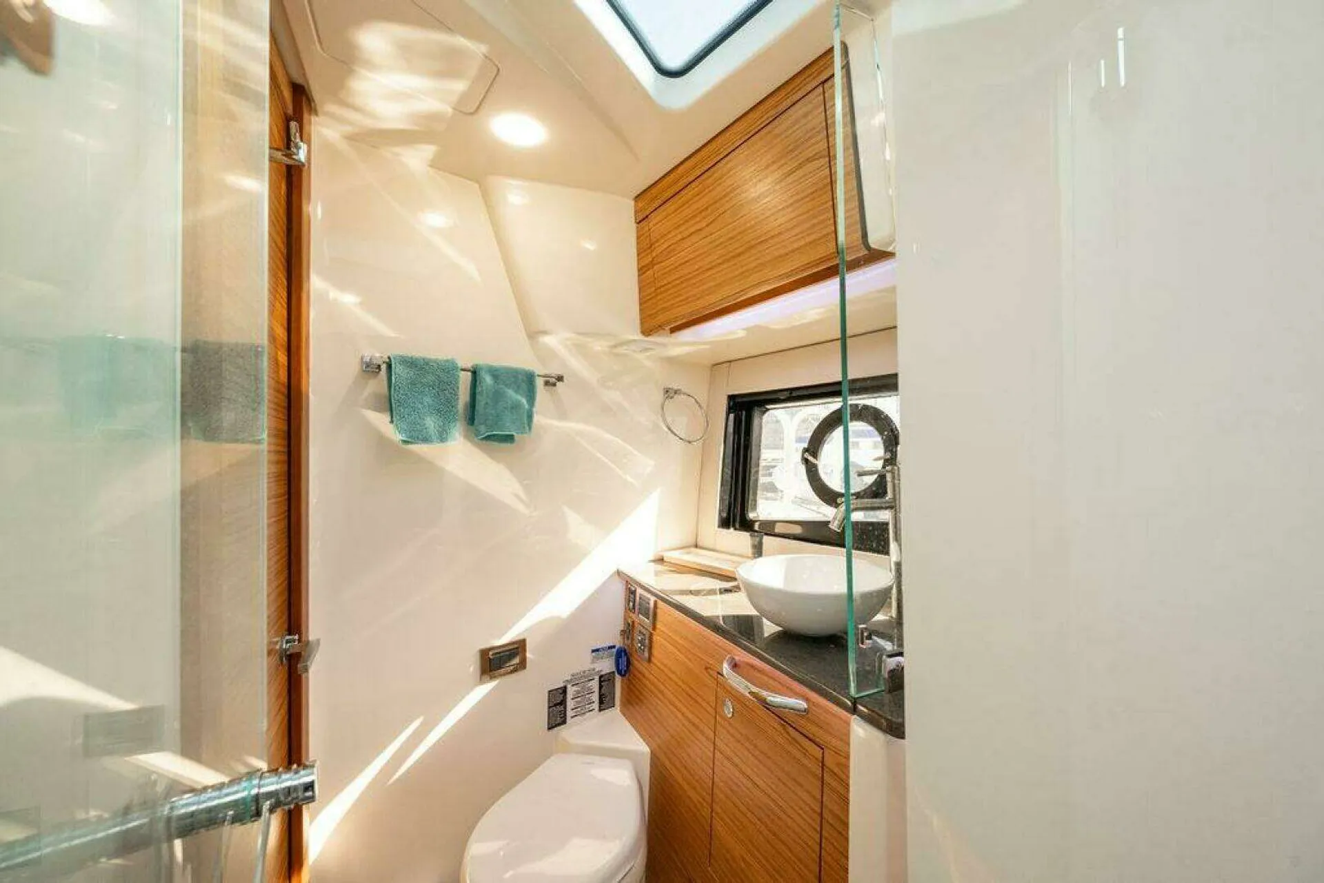 BOSTON WHALER 405 CONQUEST in Marina del Rey, CA — photo 7