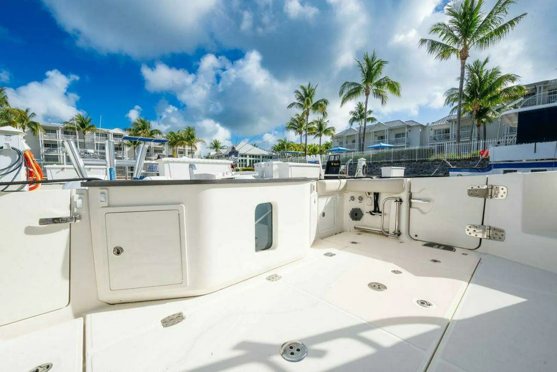 Luxury Unleashed: 2023 Boston Whaler 405 Conquest