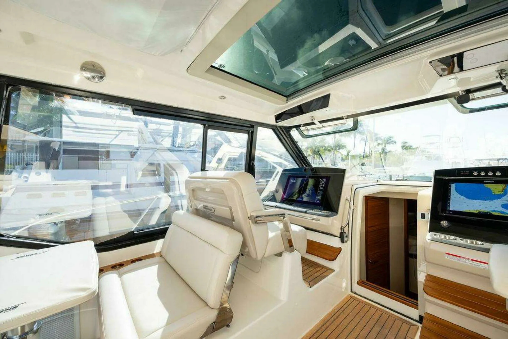 Luxury Unleashed: 2023 Boston Whaler 405 Conquest