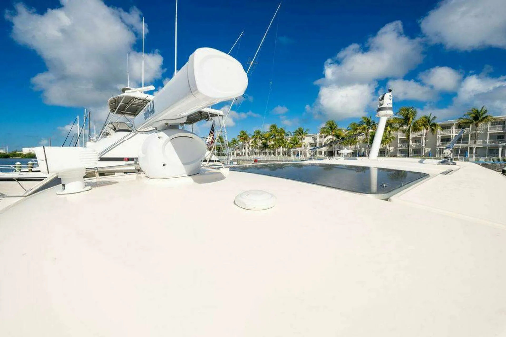 Luxury Unleashed: 2023 Boston Whaler 405 Conquest