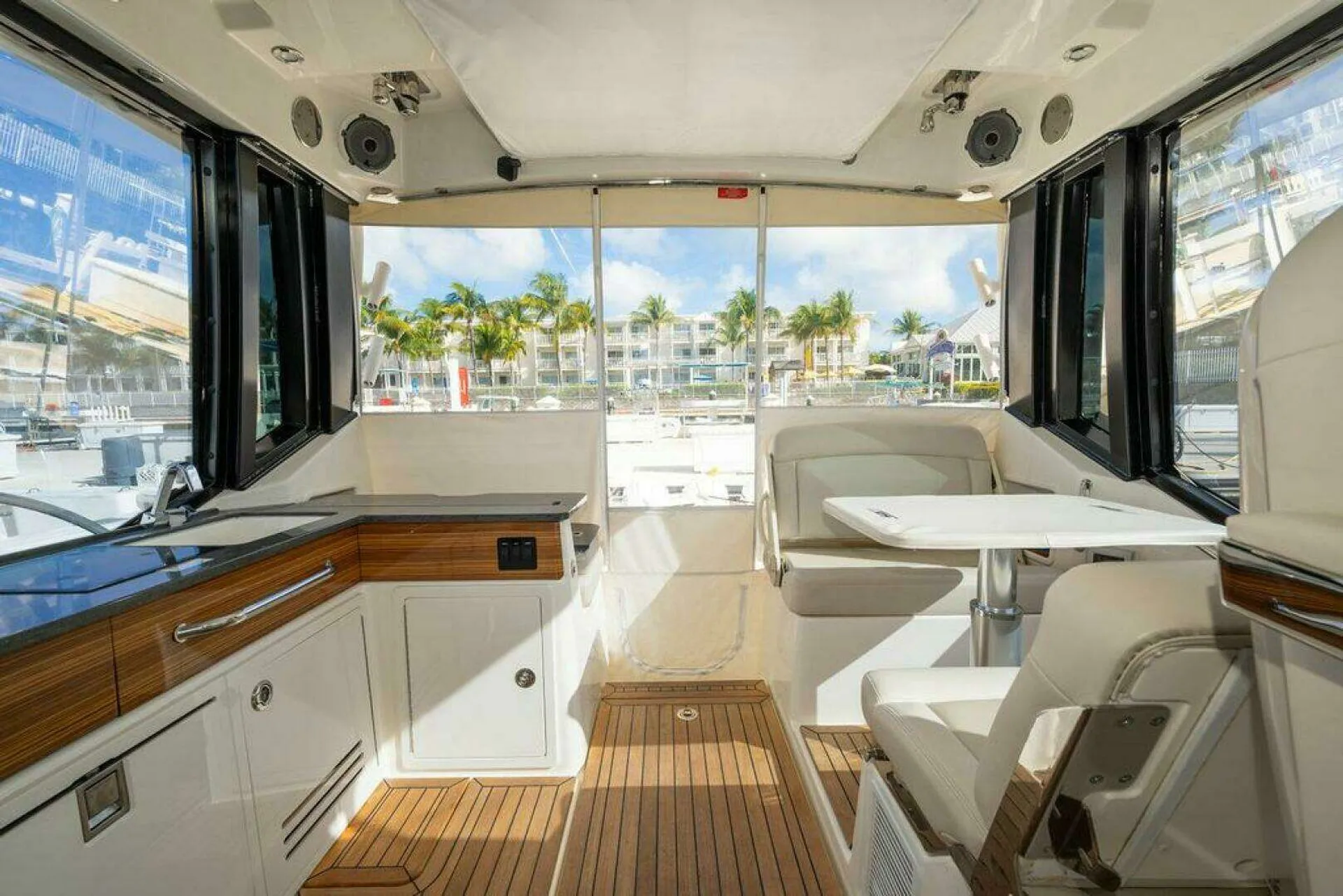Luxury Unleashed: 2023 Boston Whaler 405 Conquest