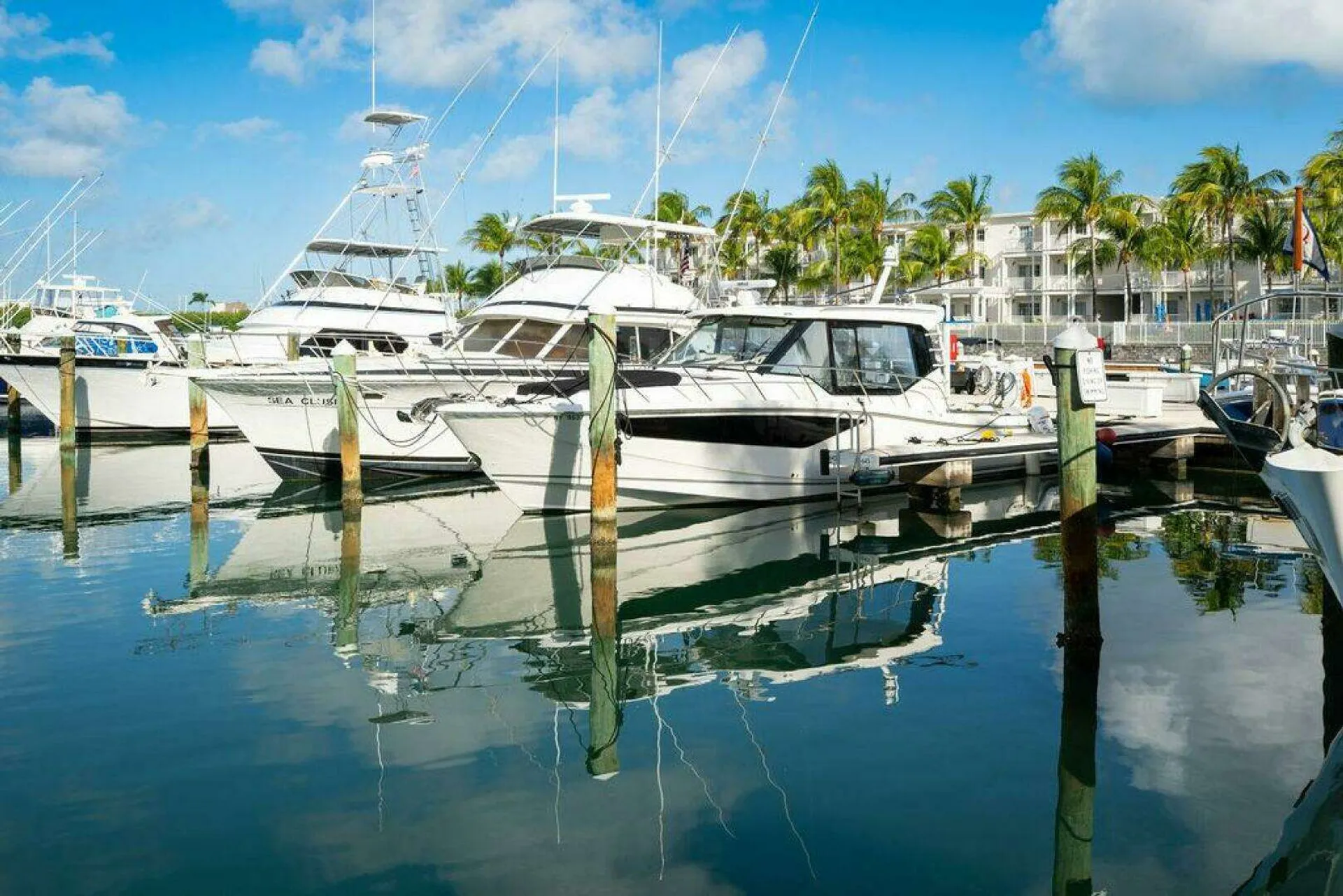 Luxury Unleashed: 2023 Boston Whaler 405 Conquest