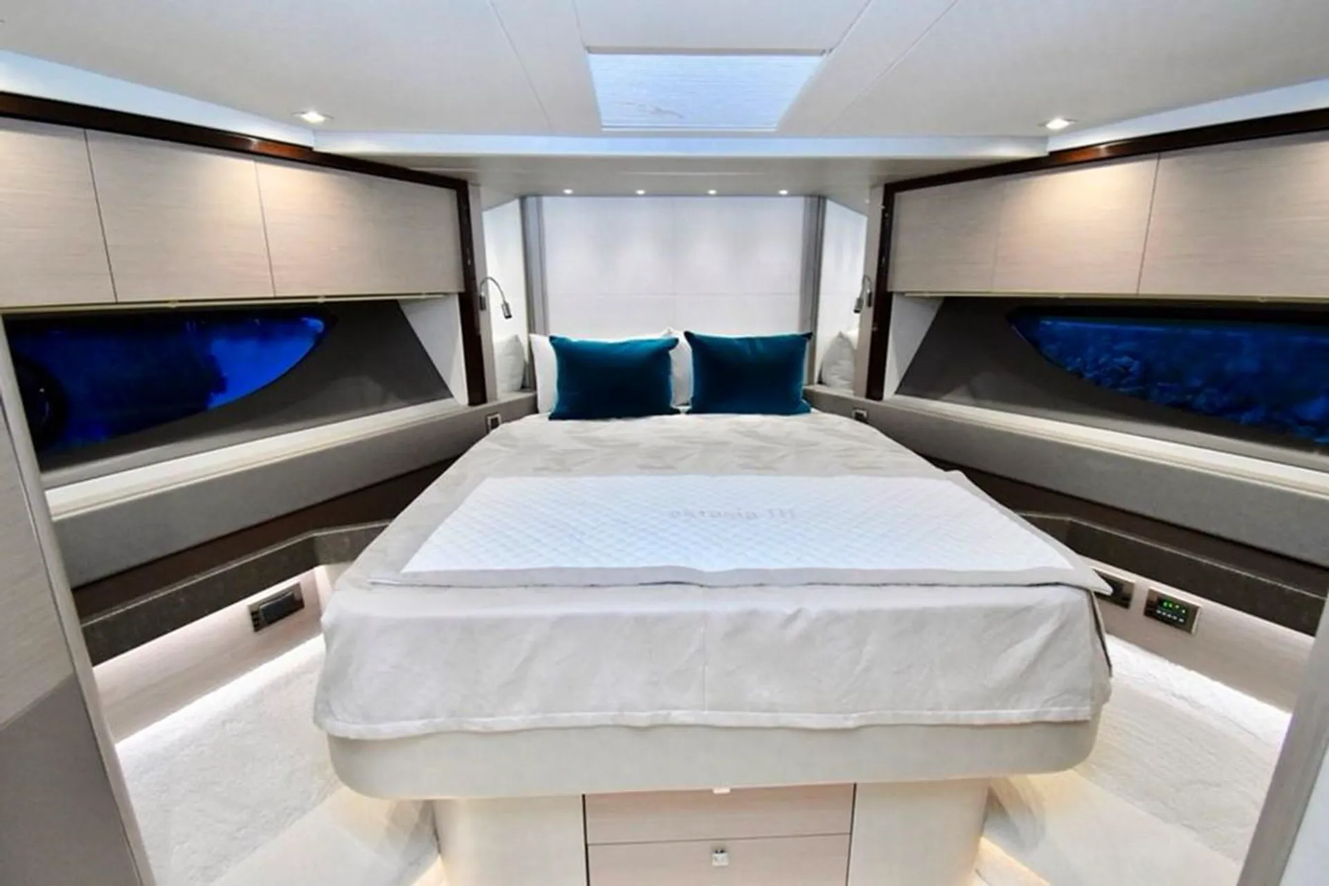 Sunseeker Predator 80 in Miami Beach, FL — photo 5
