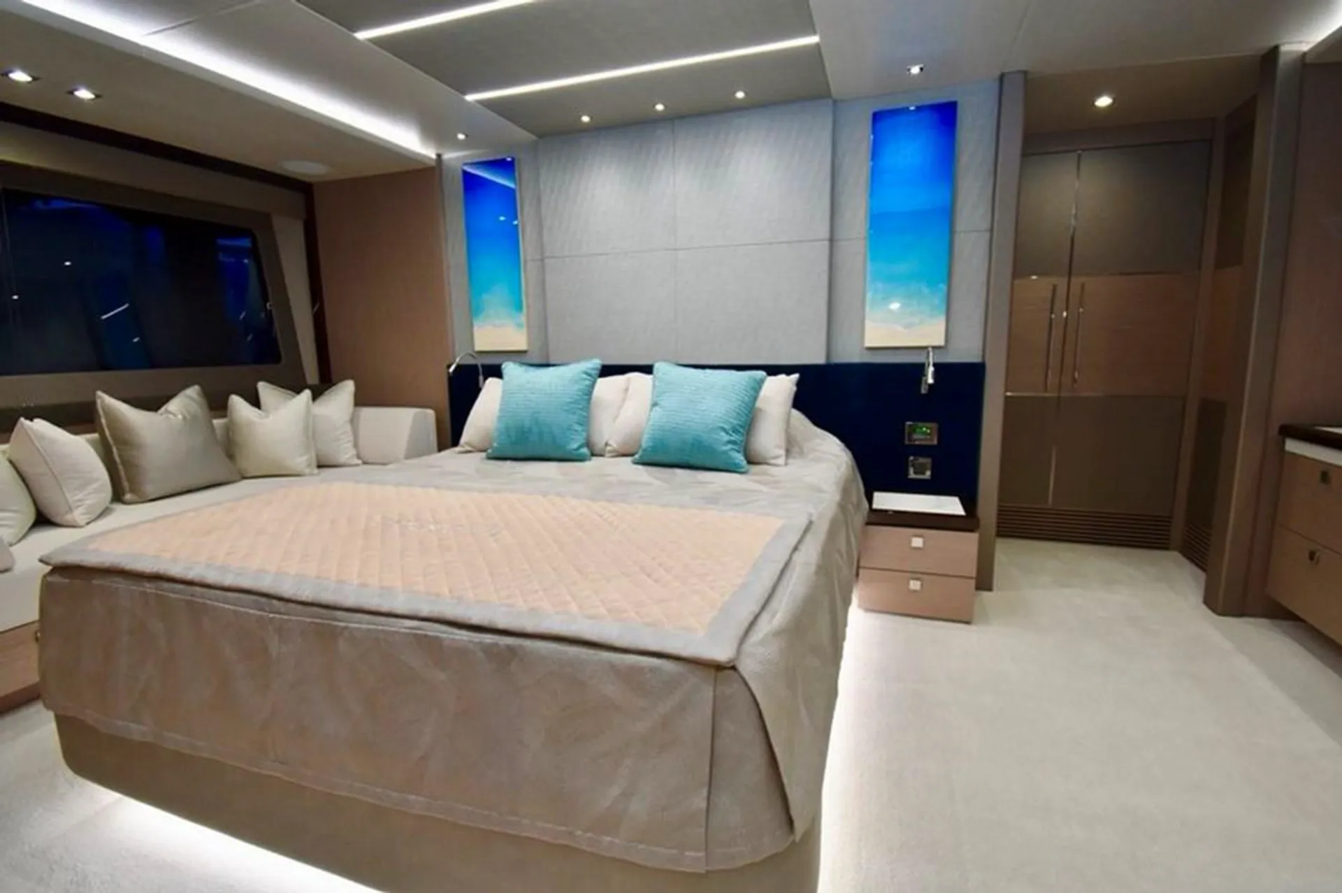 Sunseeker Predator 80 in Miami Beach, FL — photo 8