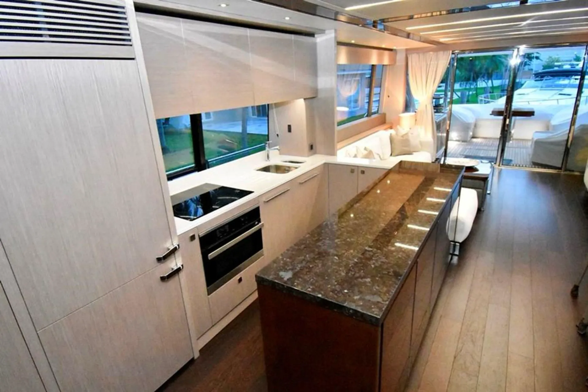 Sunseeker Predator 80 in Miami Beach, FL — photo 10