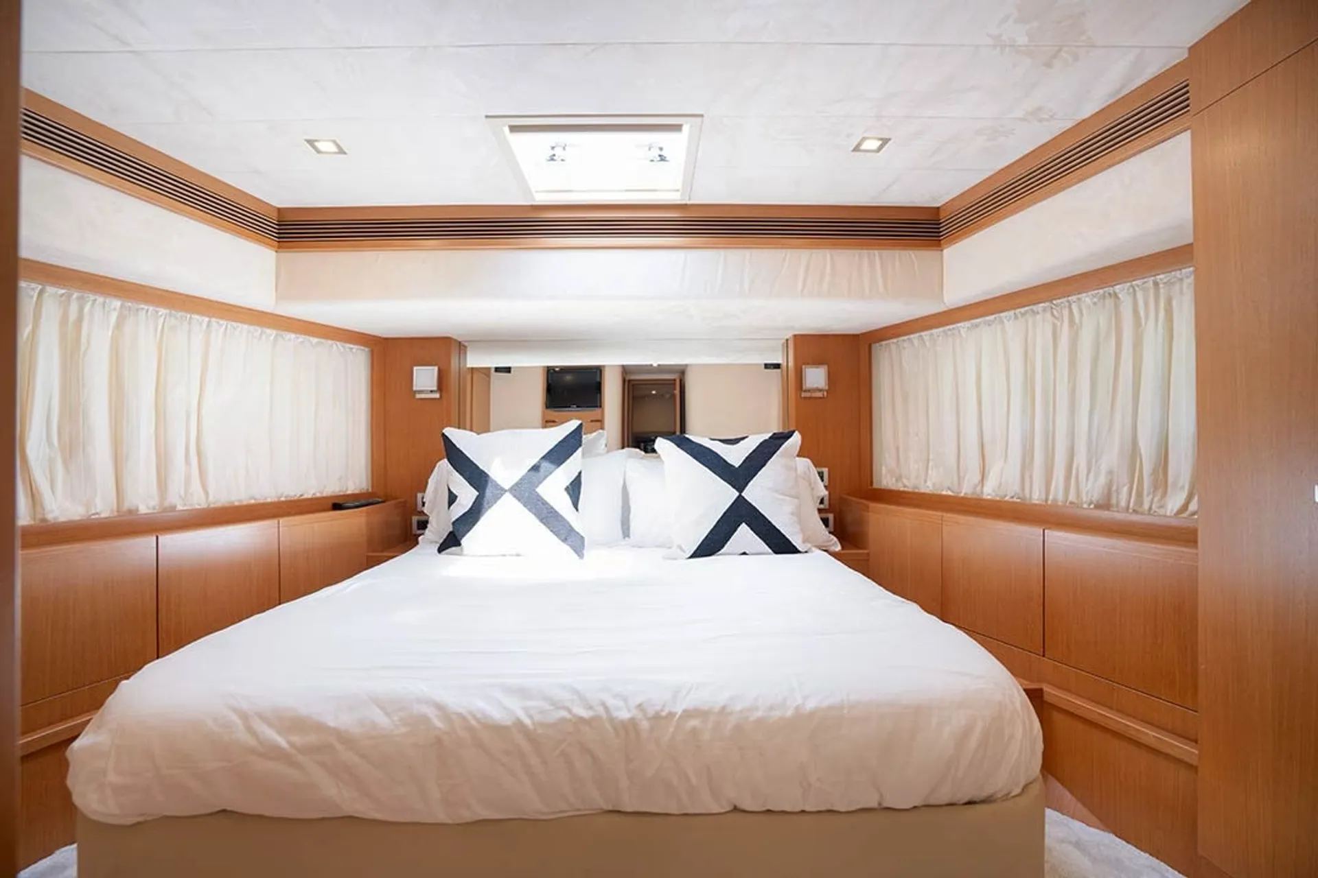 Ferretti Yachts 780 in Miami Beach, FL — photo 8