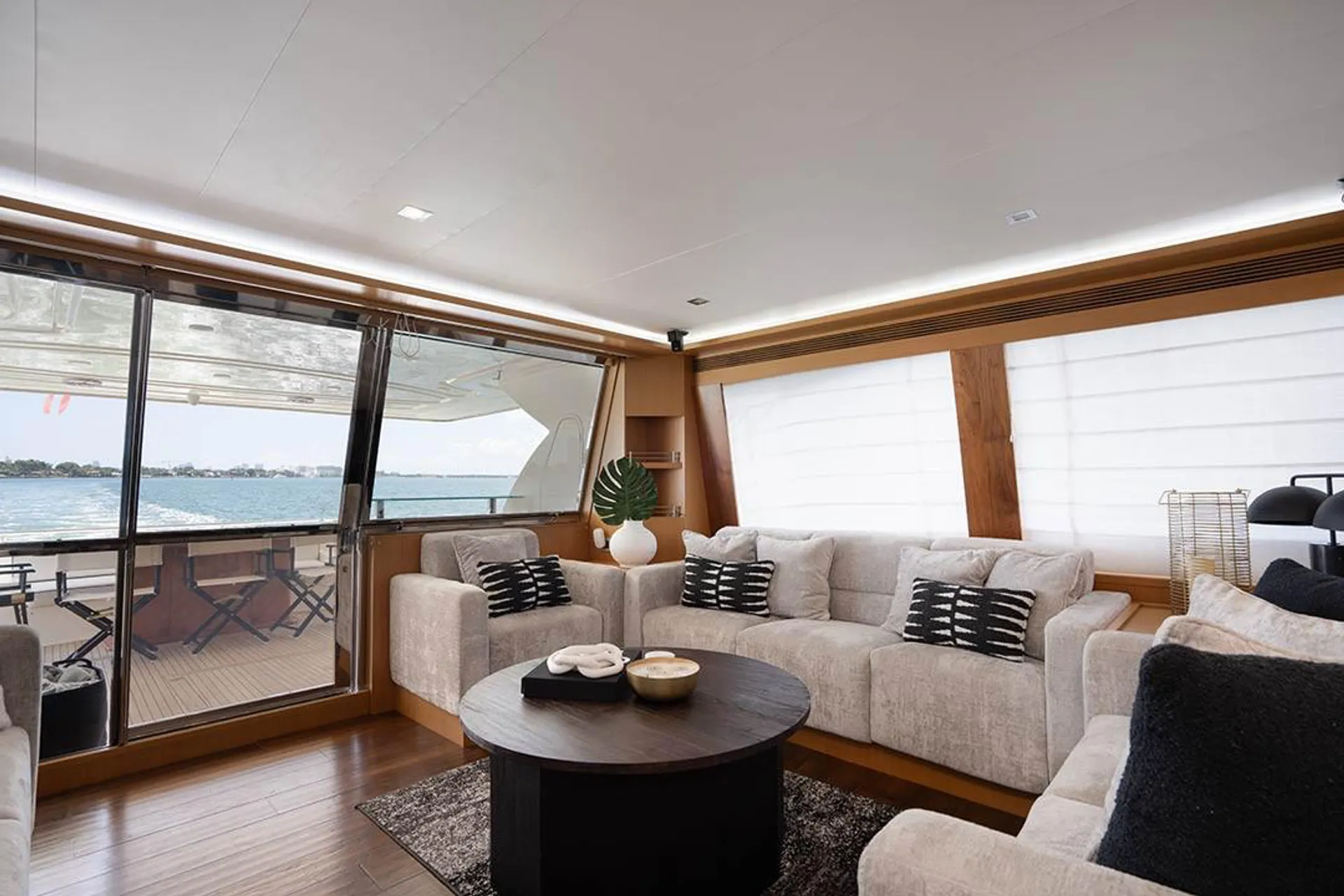 Ferretti Yachts 780 in Miami Beach, FL — photo 6
