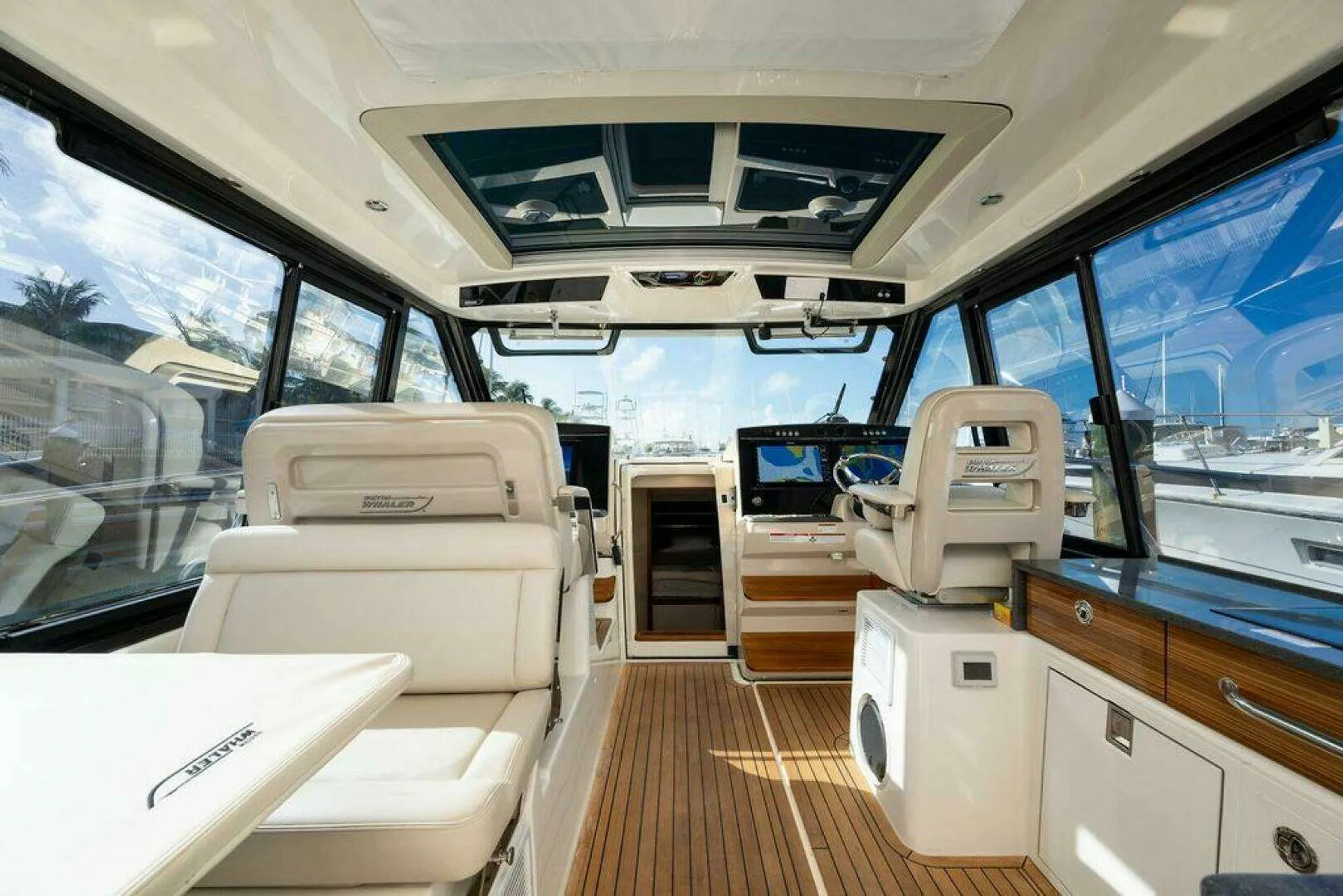 Luxury Unleashed: 2023 Boston Whaler 405 Conquest