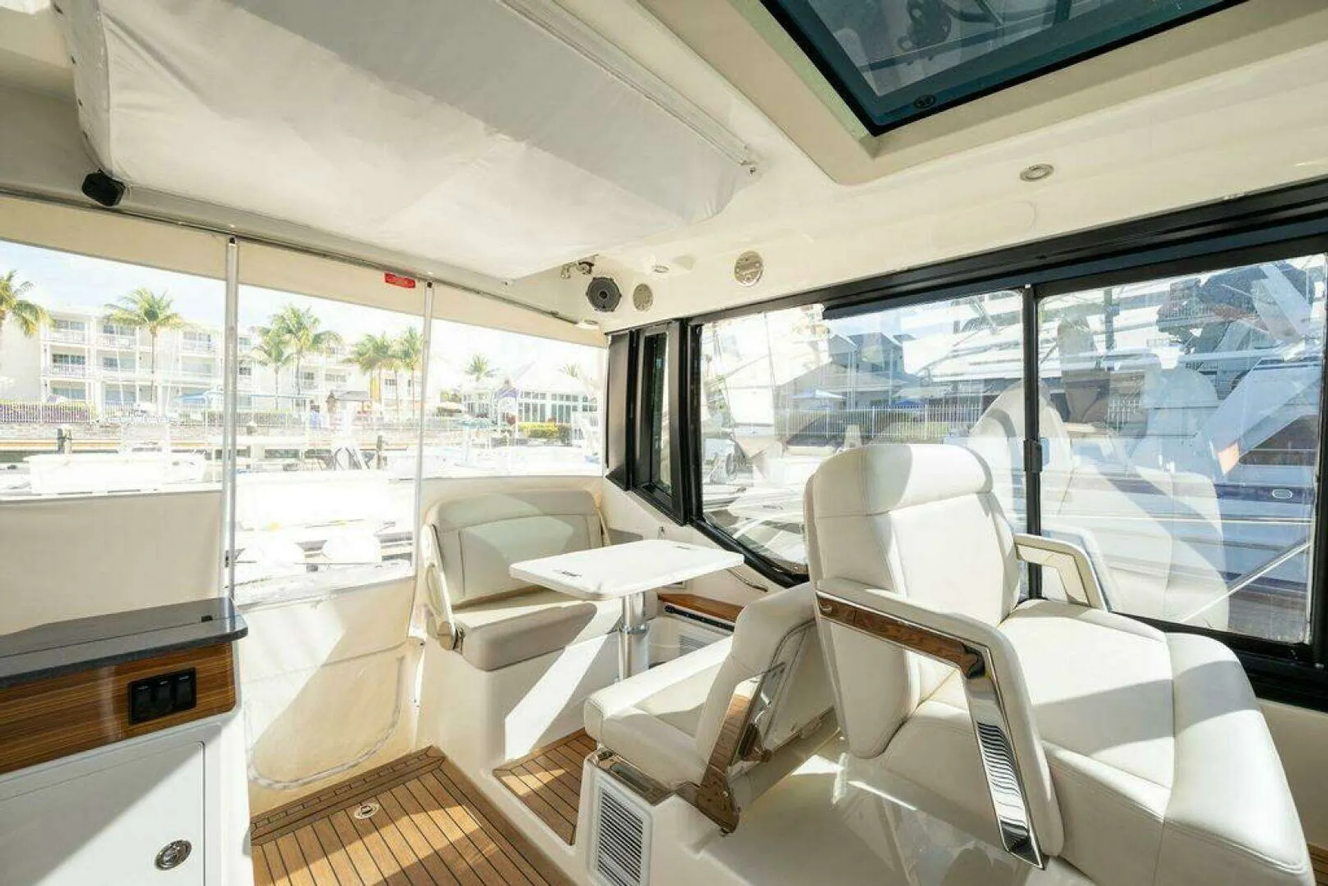 Luxury Unleashed: 2023 Boston Whaler 405 Conquest