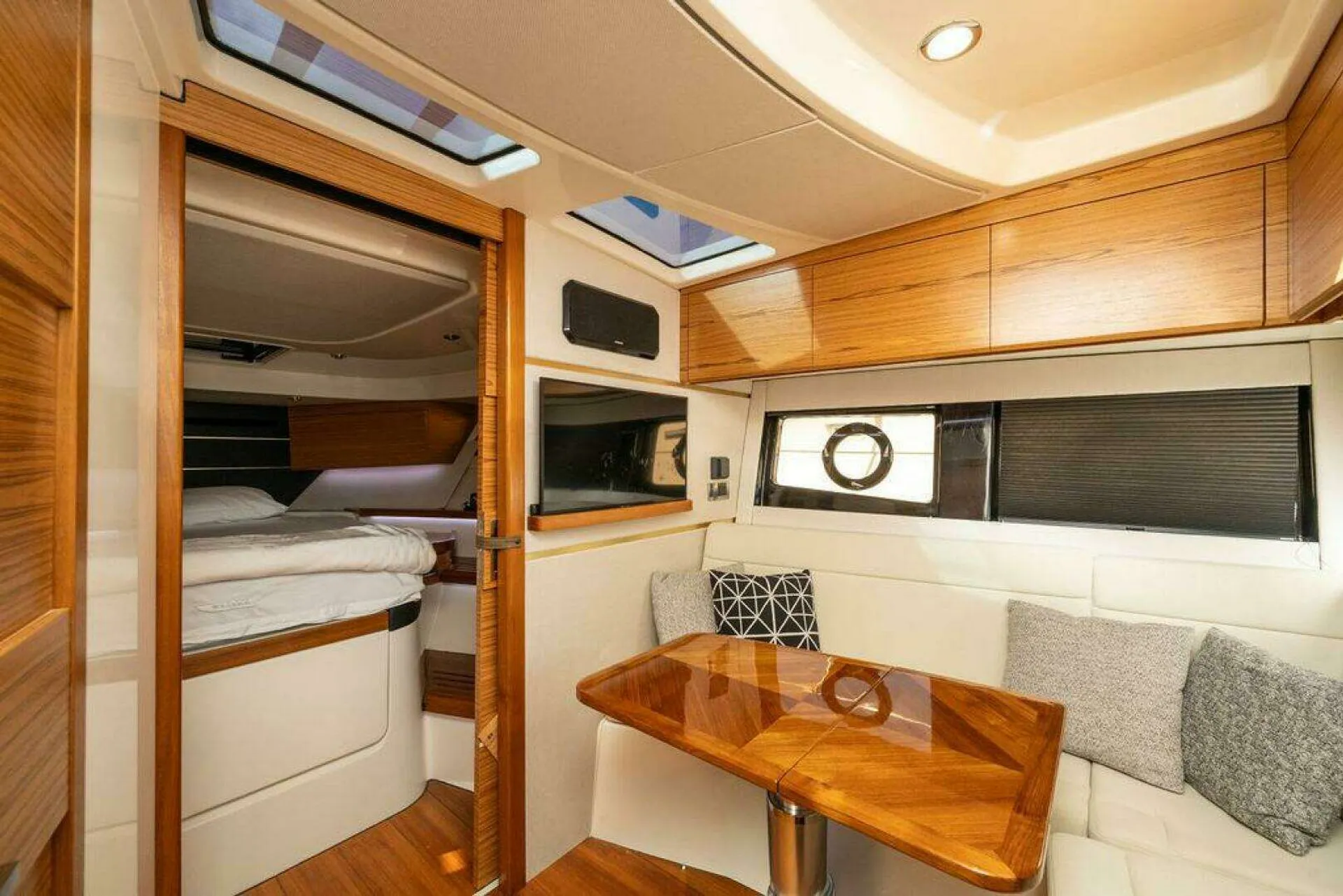 Luxury Unleashed: 2023 Boston Whaler 405 Conquest