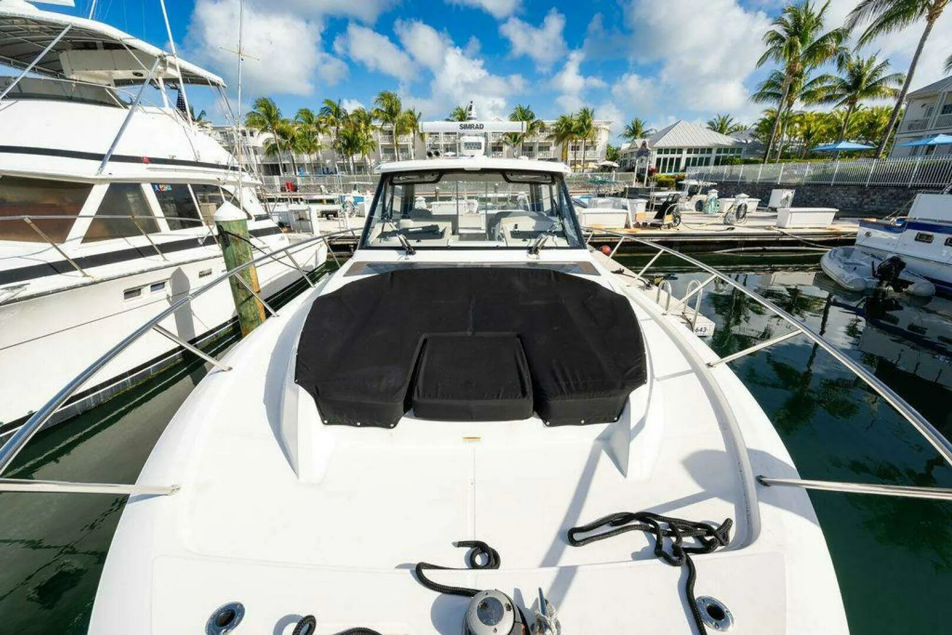 Luxury Unleashed: 2023 Boston Whaler 405 Conquest