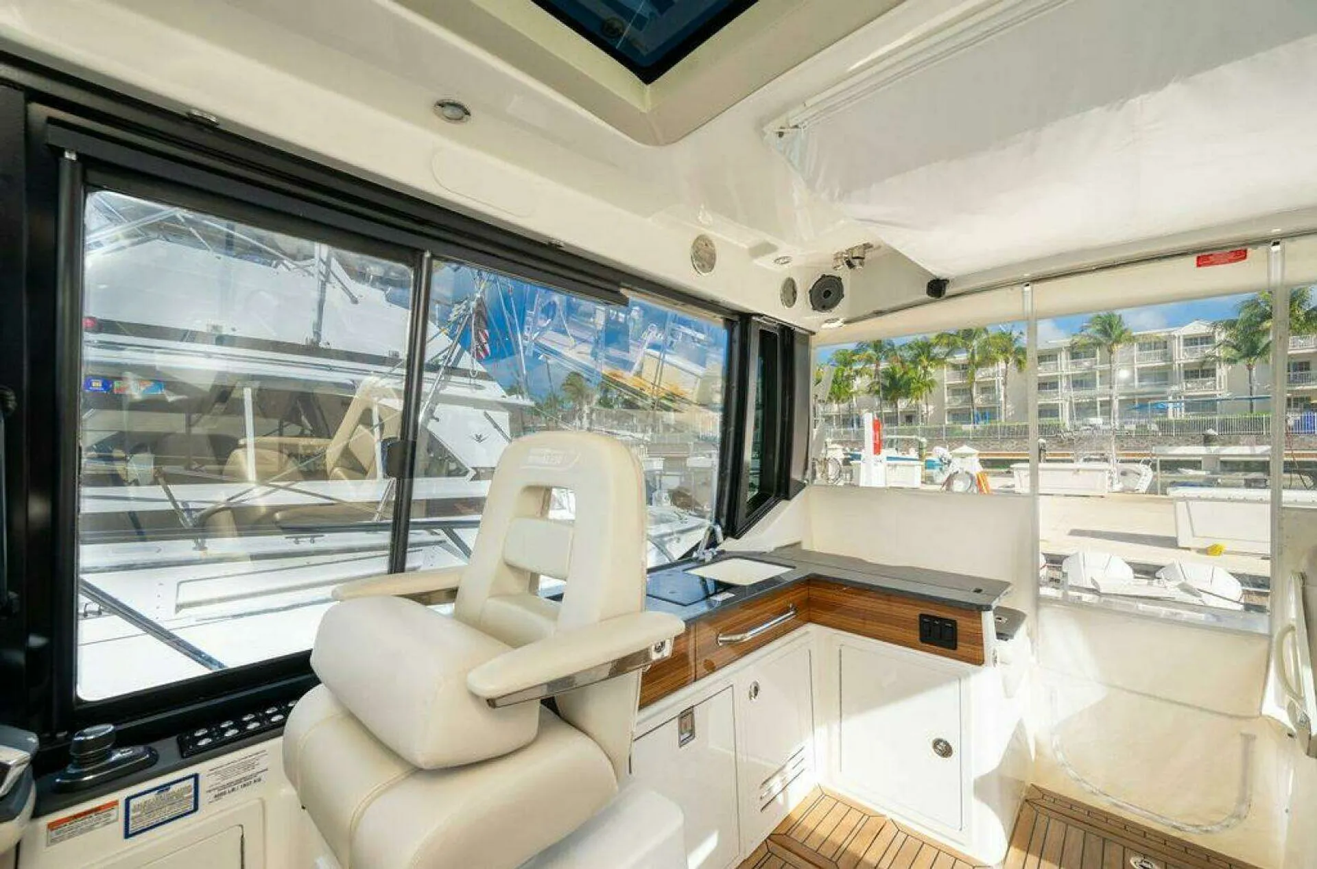 Luxury Unleashed: 2023 Boston Whaler 405 Conquest