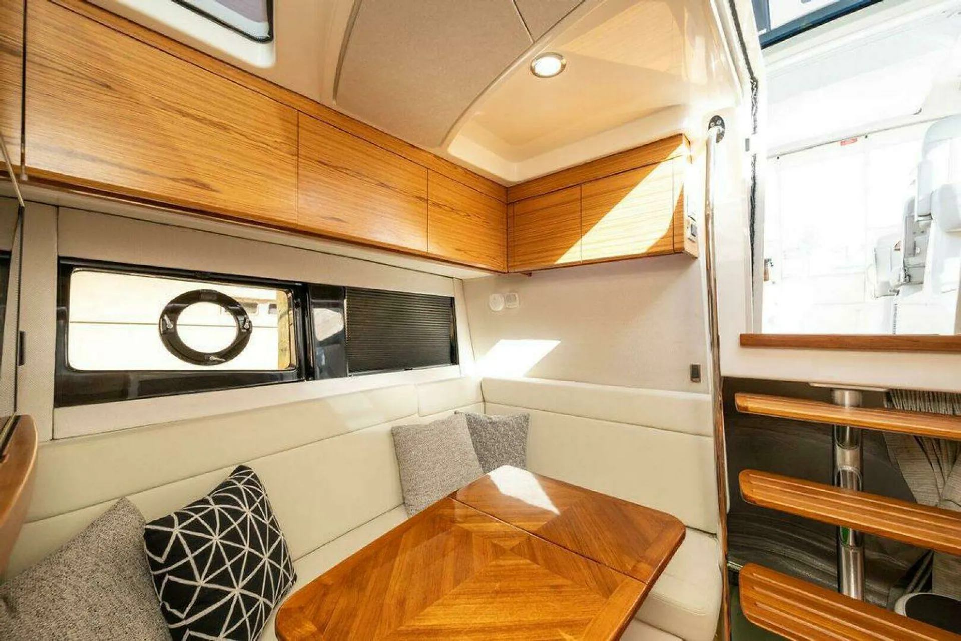 Luxury Unleashed: 2023 Boston Whaler 405 Conquest