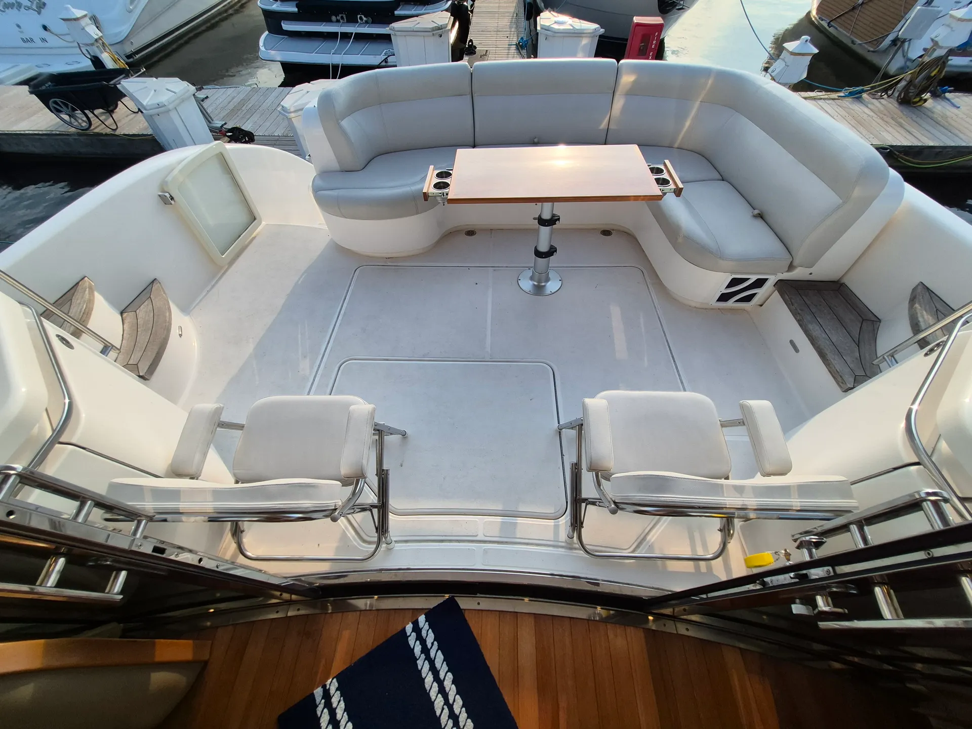 Azimut Yachts 46 in Portage, IN — photo 2