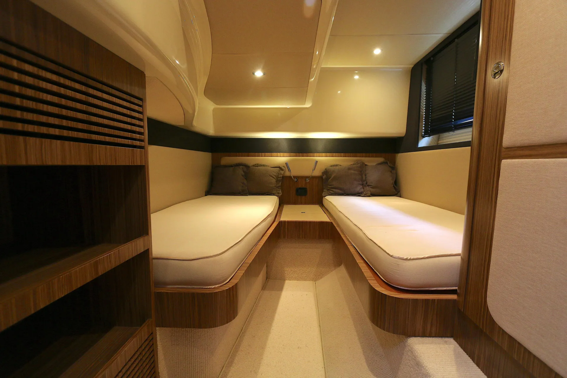 Azimut Magellano 45 in Miami Beach, FL — photo 10