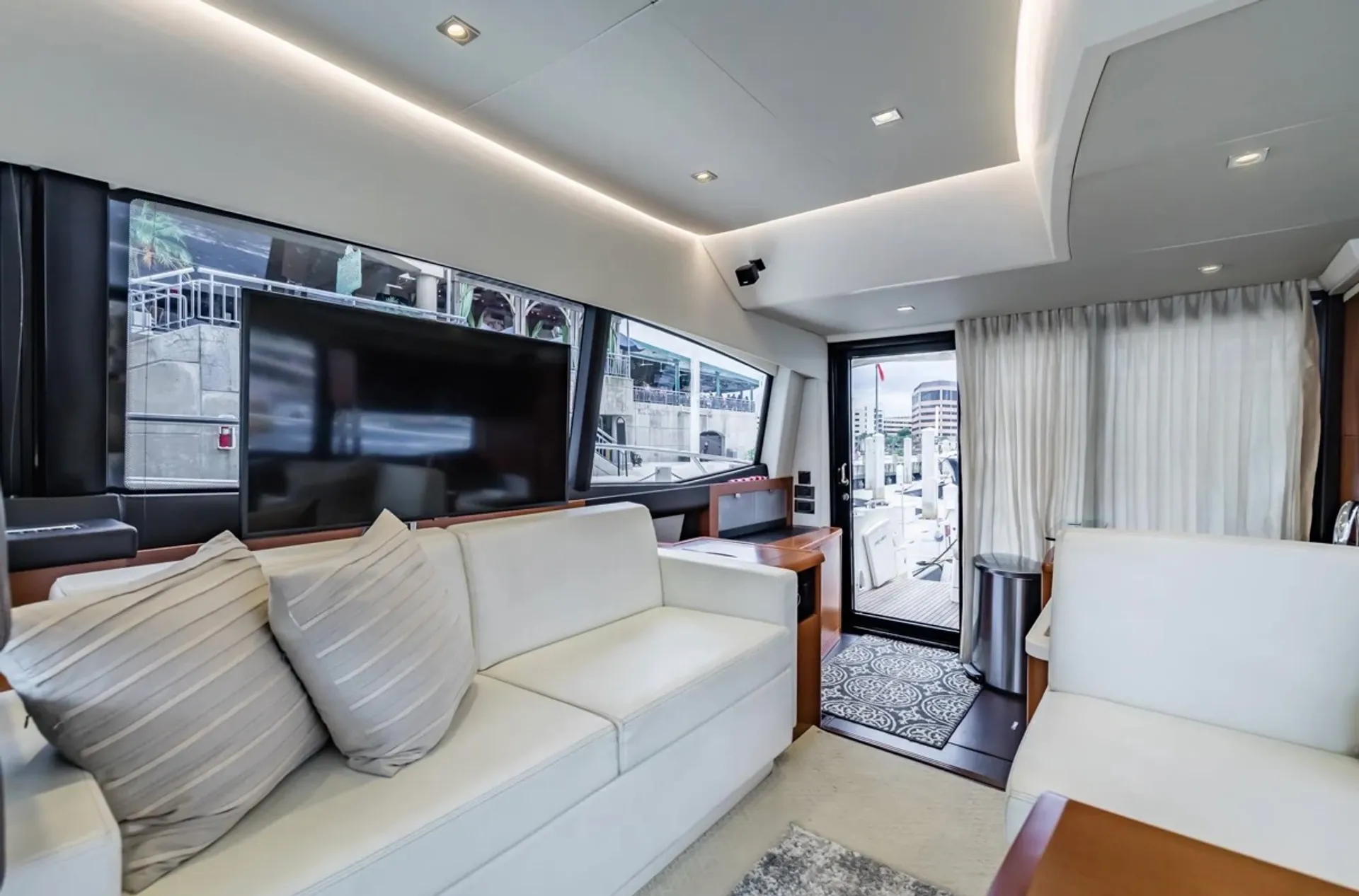 Prestige 500 Flybridge Yacht | Luxury Tampa Bay Charters | Waterslide 