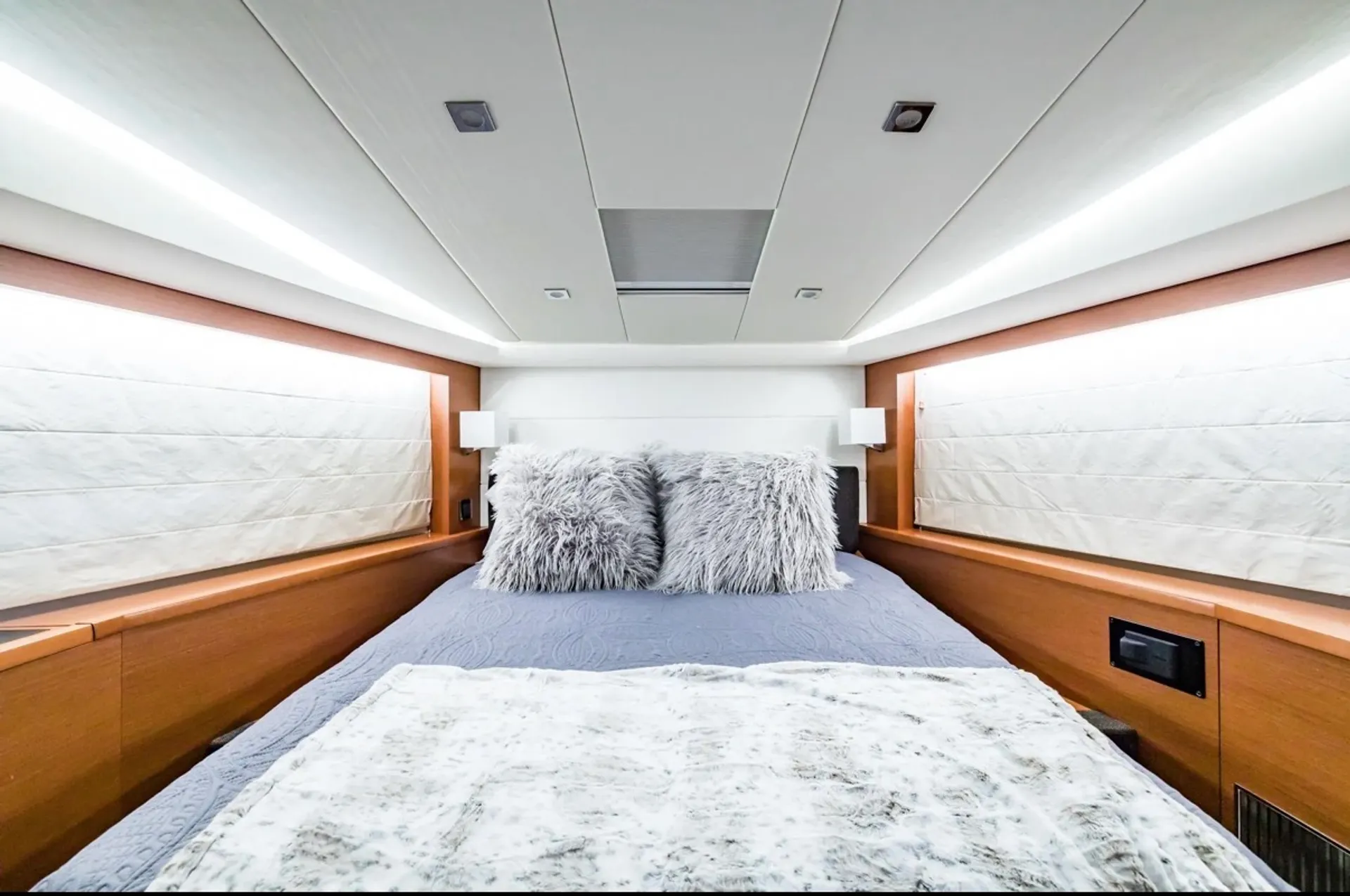 Prestige 500 Flybridge Yacht | Luxury Tampa Bay Charters | Waterslide 