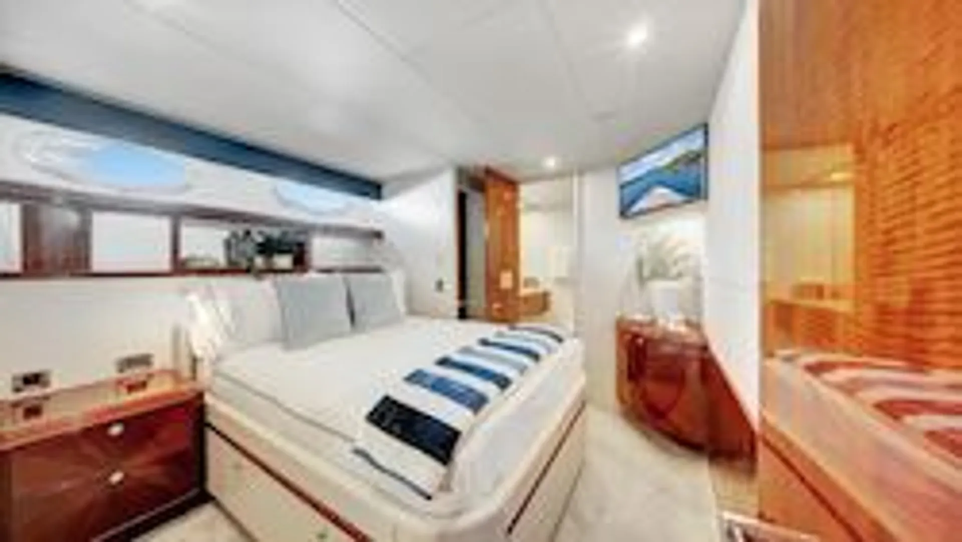 Lazzara 94 Flybridge in Fort Lauderdale, FL — photo 5