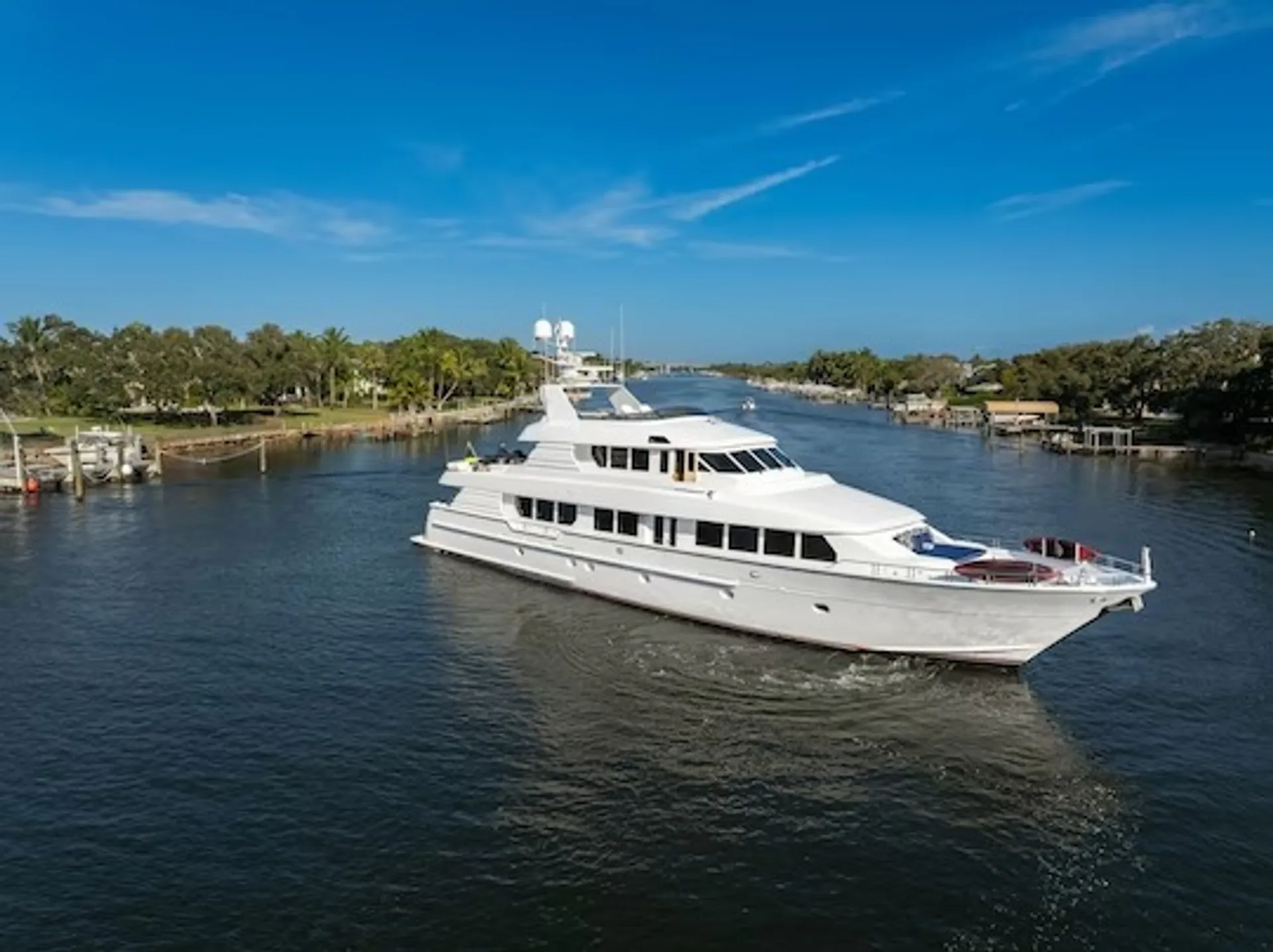 Hatteras 120 in Miami Beach, FL