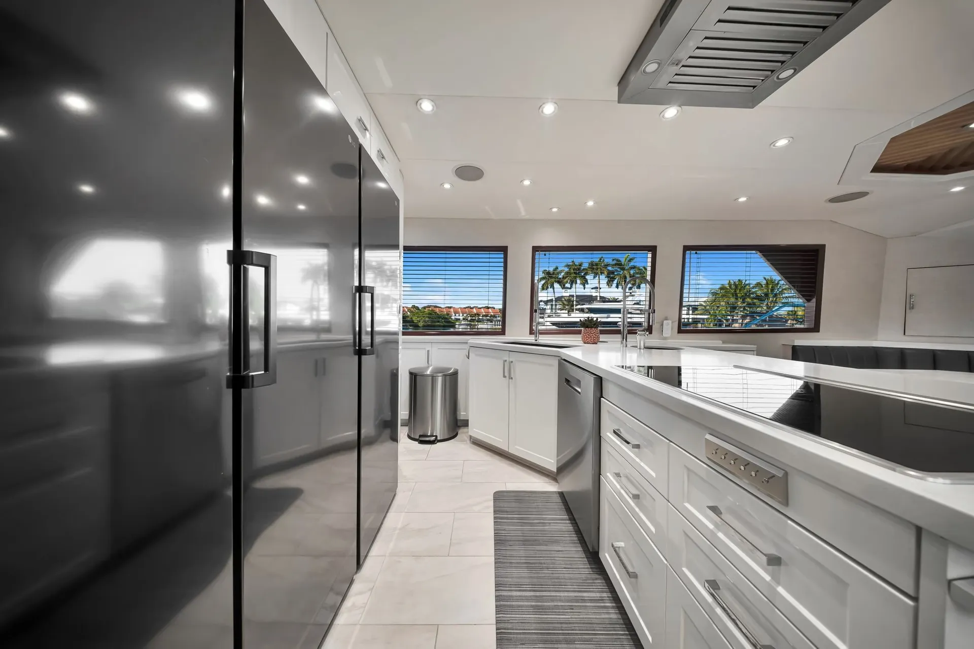 Hatteras 120 in Miami Beach, FL — photo 4