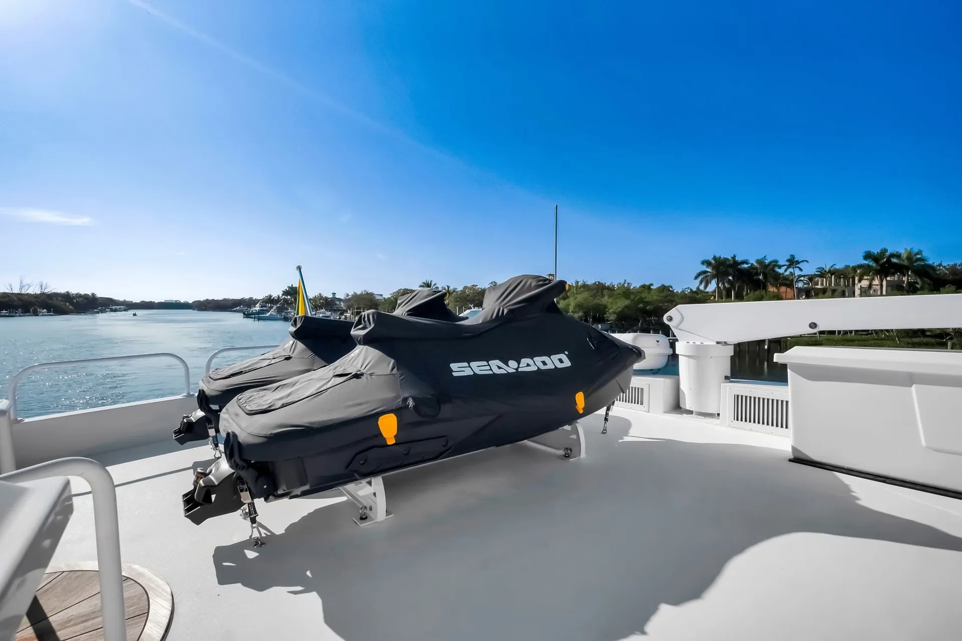 Hatteras 120 in Miami Beach, FL — photo 5