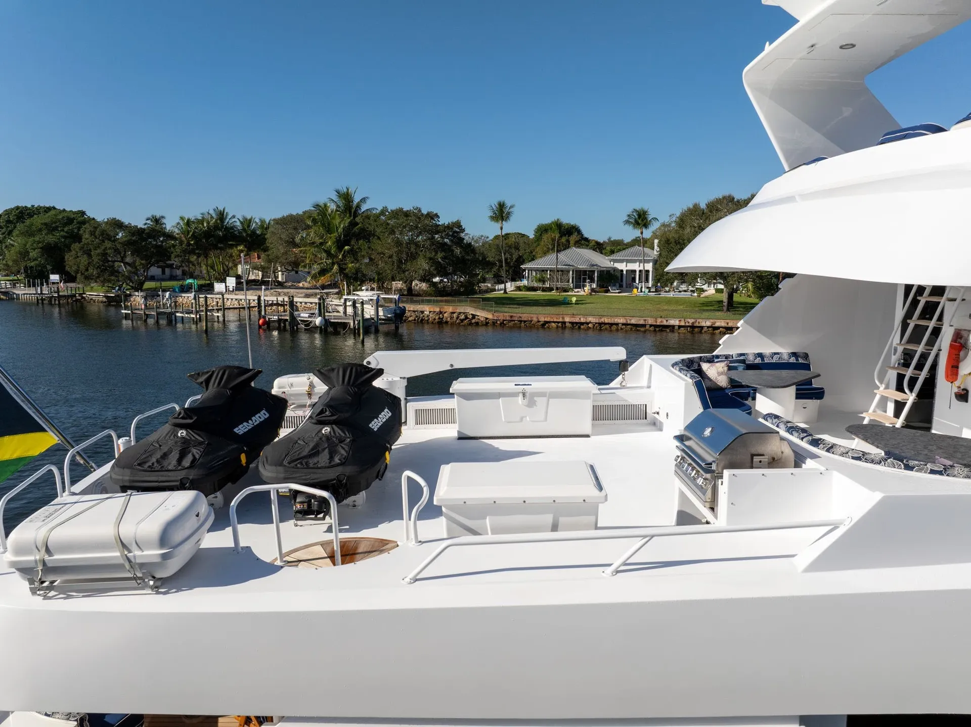 Hatteras 120 in Miami Beach, FL — photo 9
