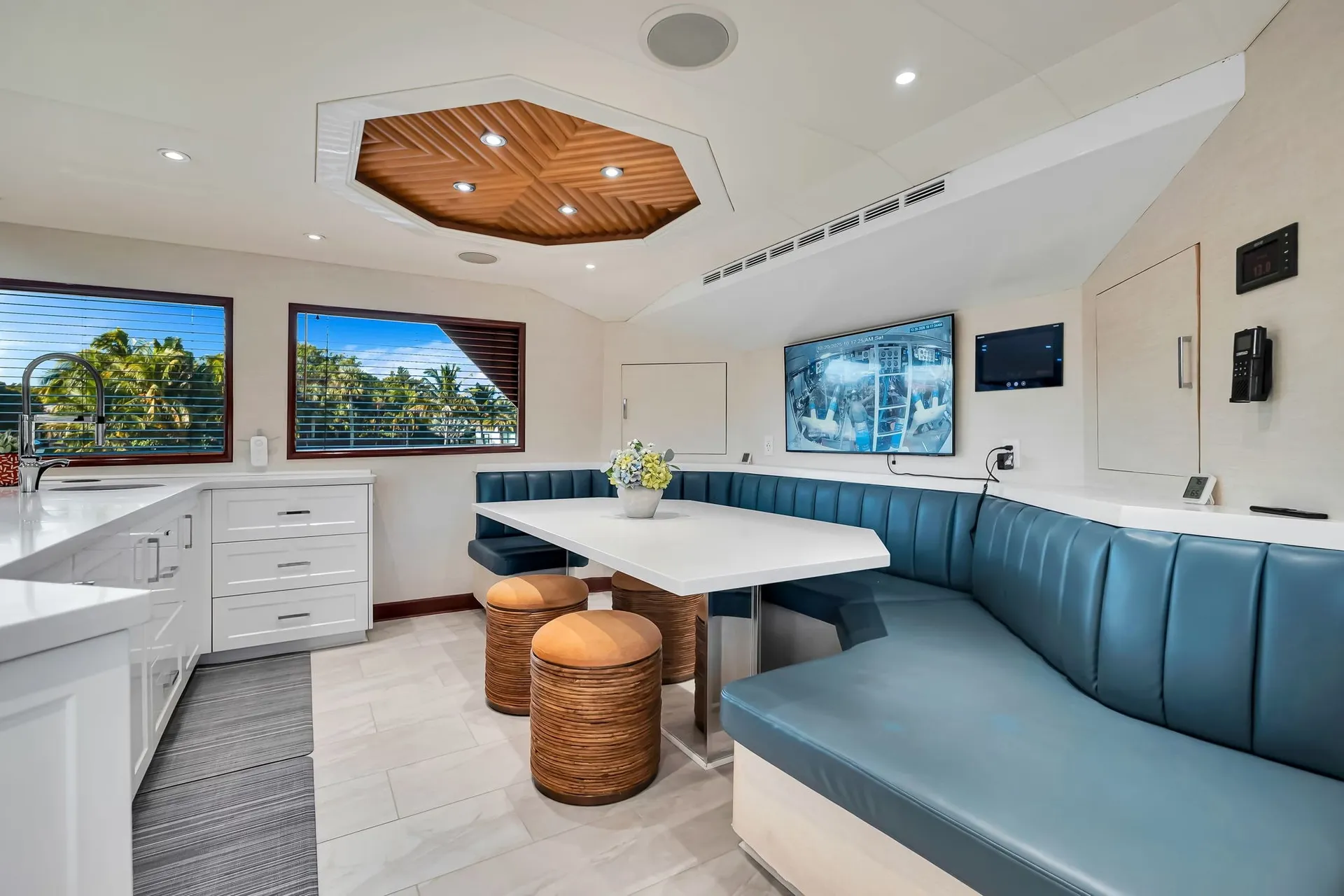 Hatteras 120 in Miami Beach, FL — photo 8
