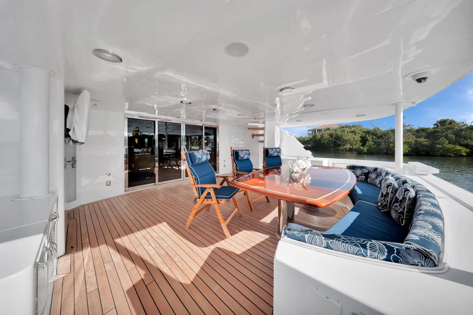 Hatteras 120 in Miami Beach, FL — photo 10