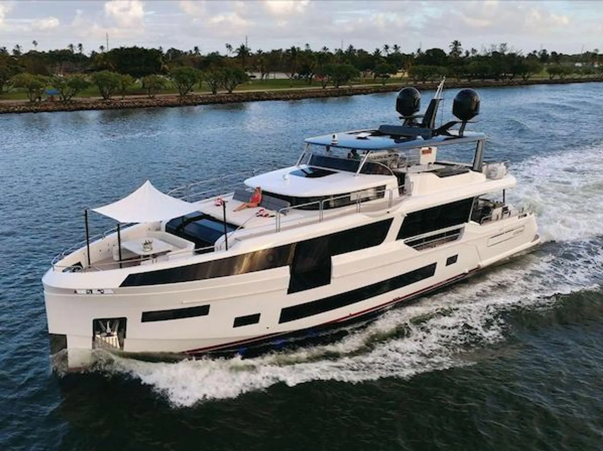 Selene 96 Ocean Explorer in Miami Beach, FL