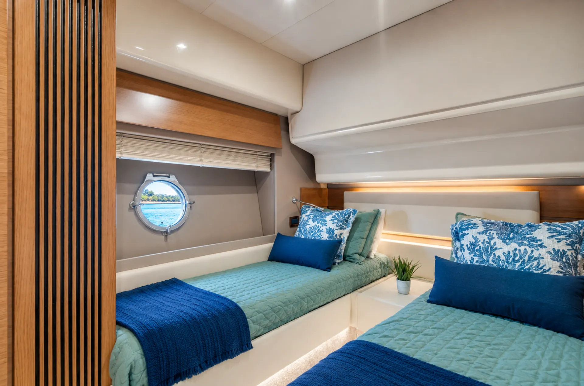 Azimuth Flybridge  in Miami Beach, FL — photo 7