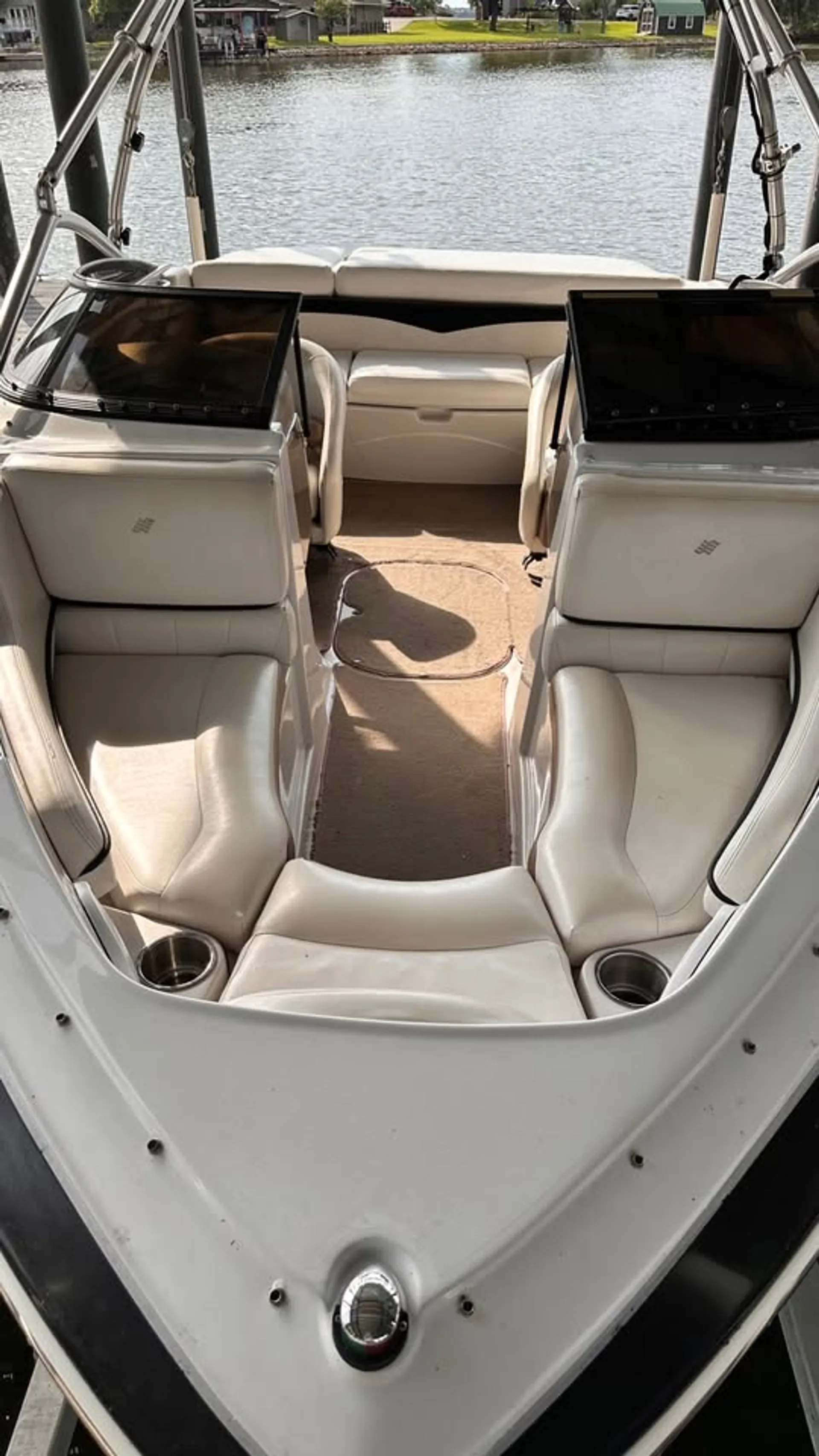 FOUR WINNS BOATS 210 HORIZON SS  in Plano, TX — photo 3