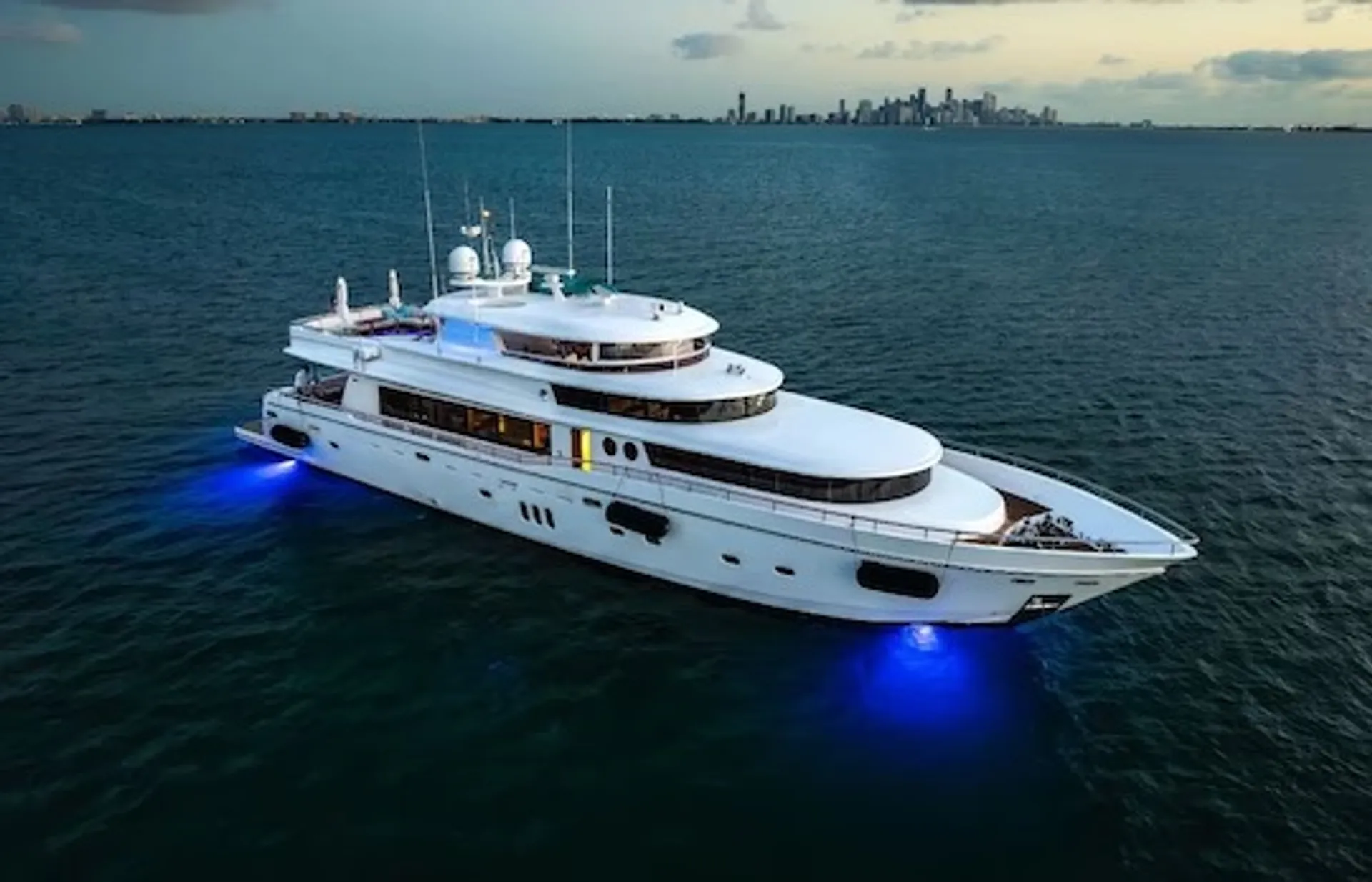 Johnson 103 in Fort Lauderdale, FL — photo 3